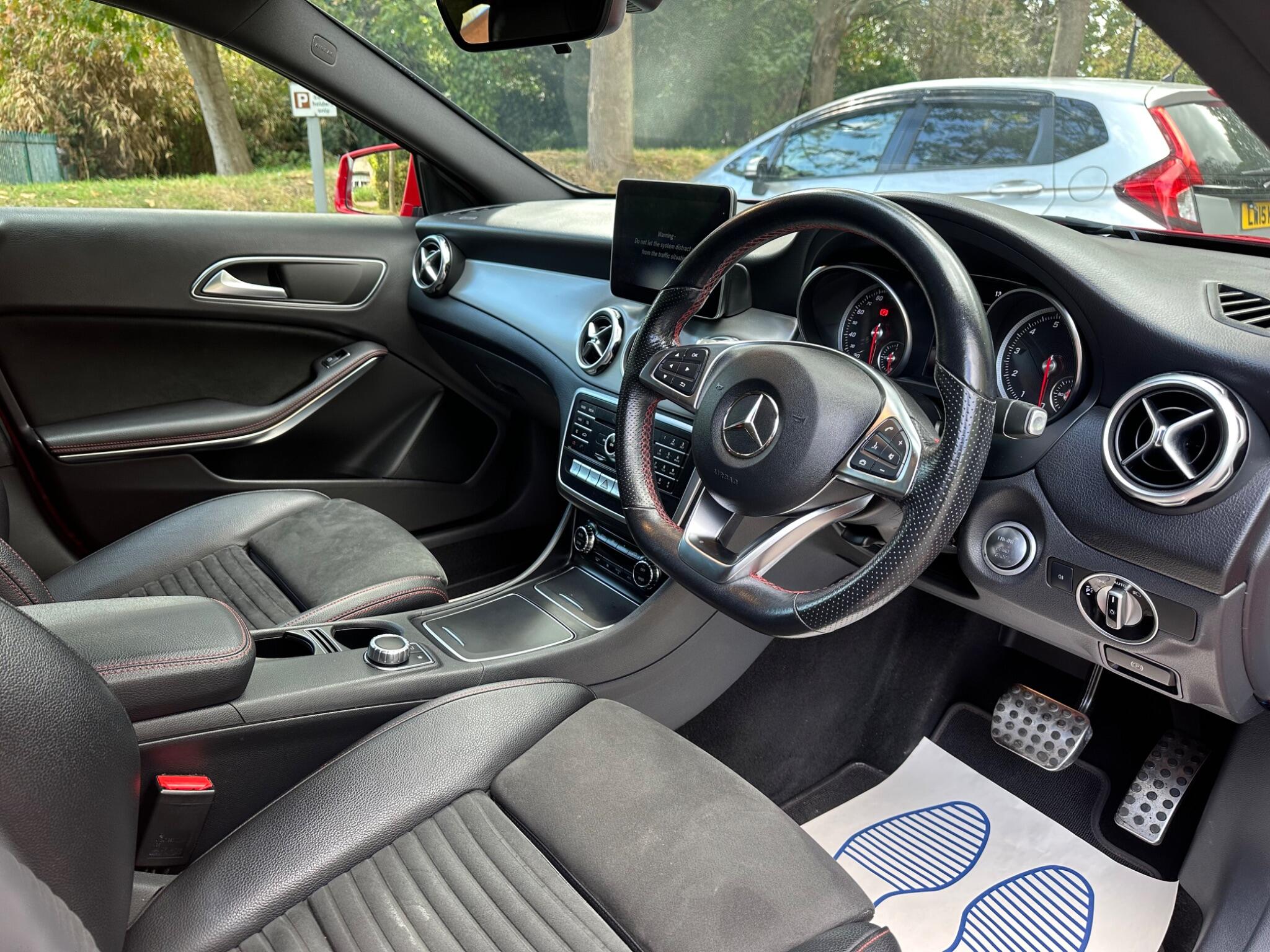 Mercedes-Benz Gla view 11