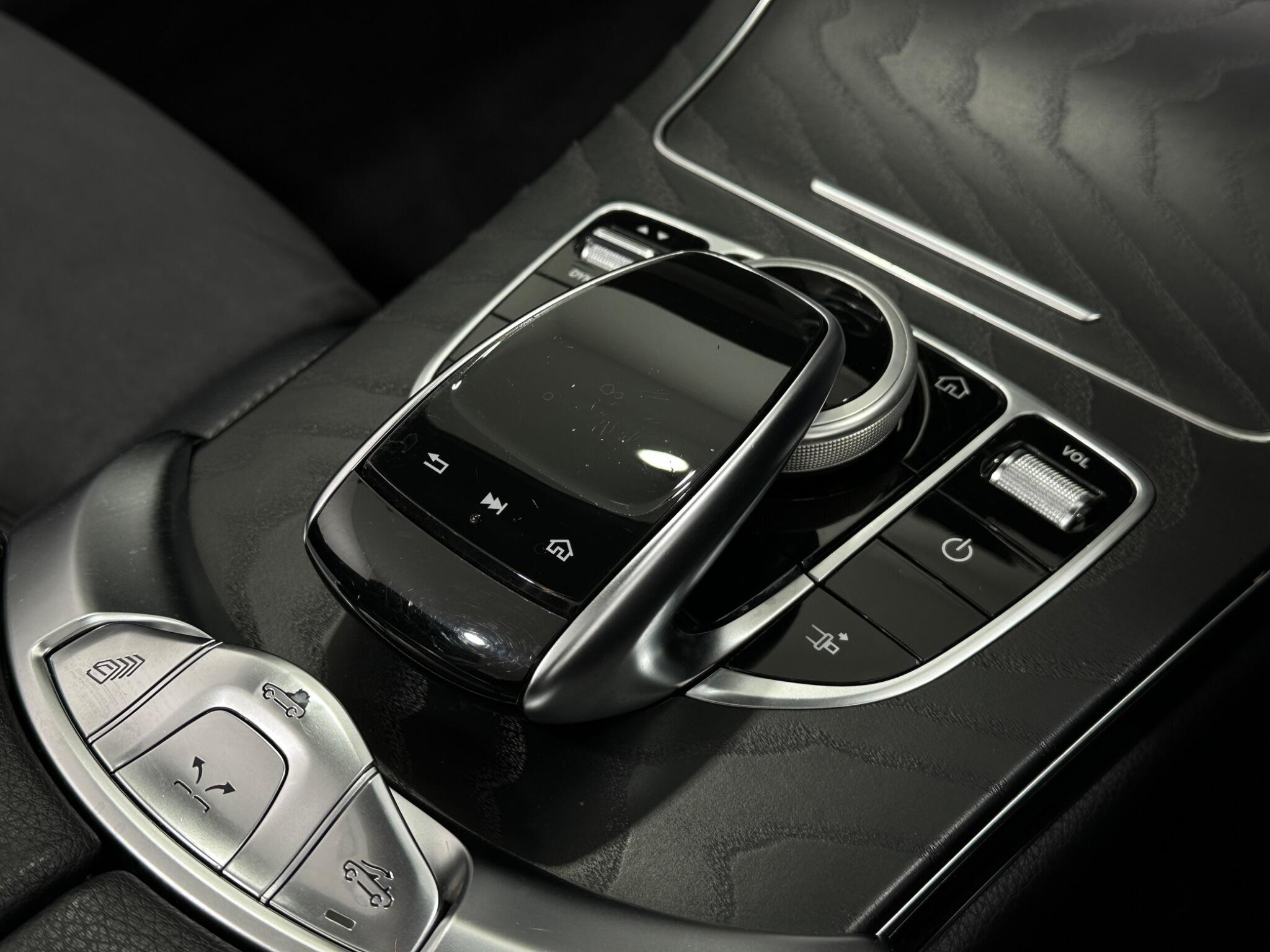 Mercedes-Benz C-Class view 22