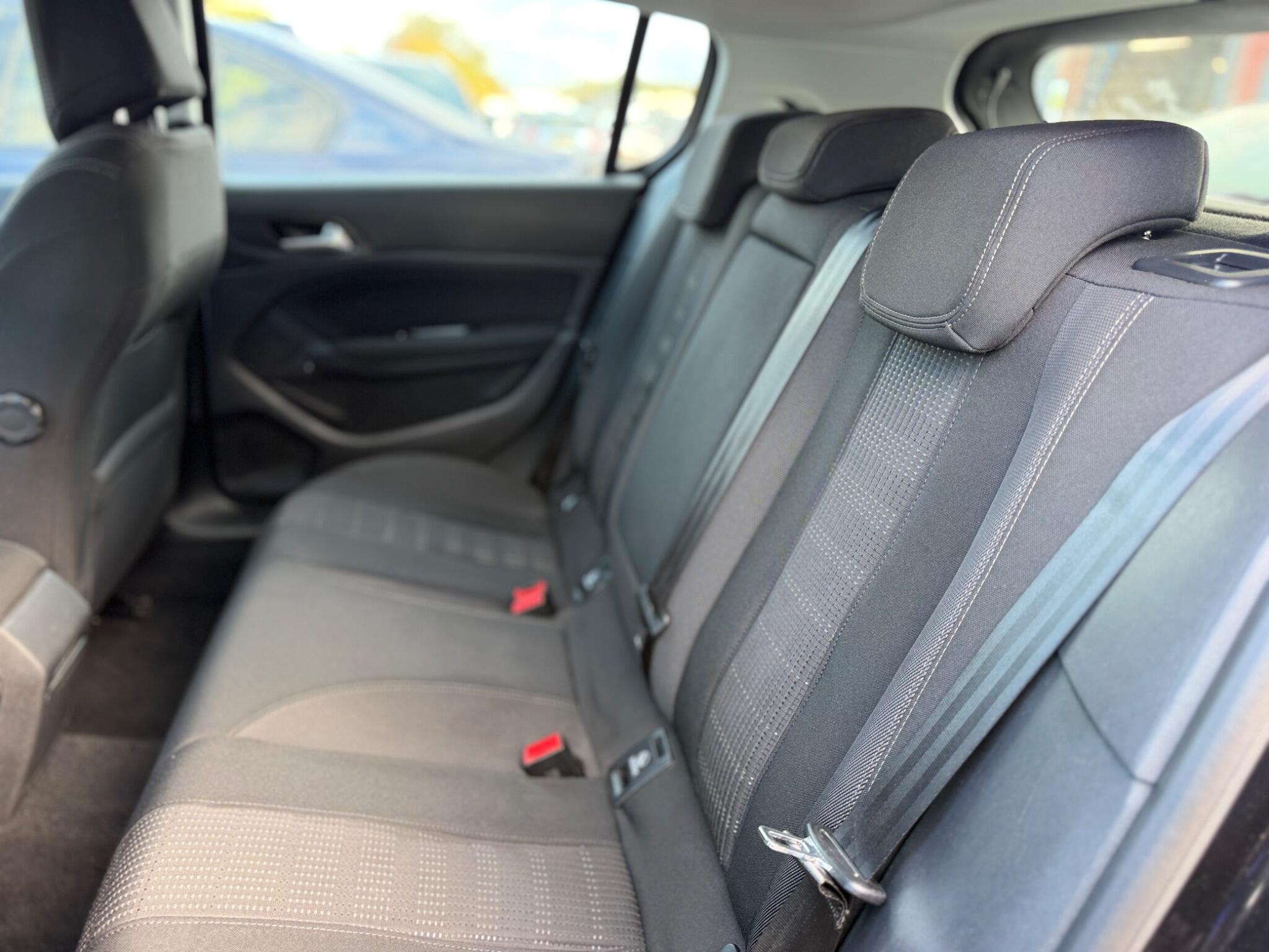 Peugeot 308 view 16