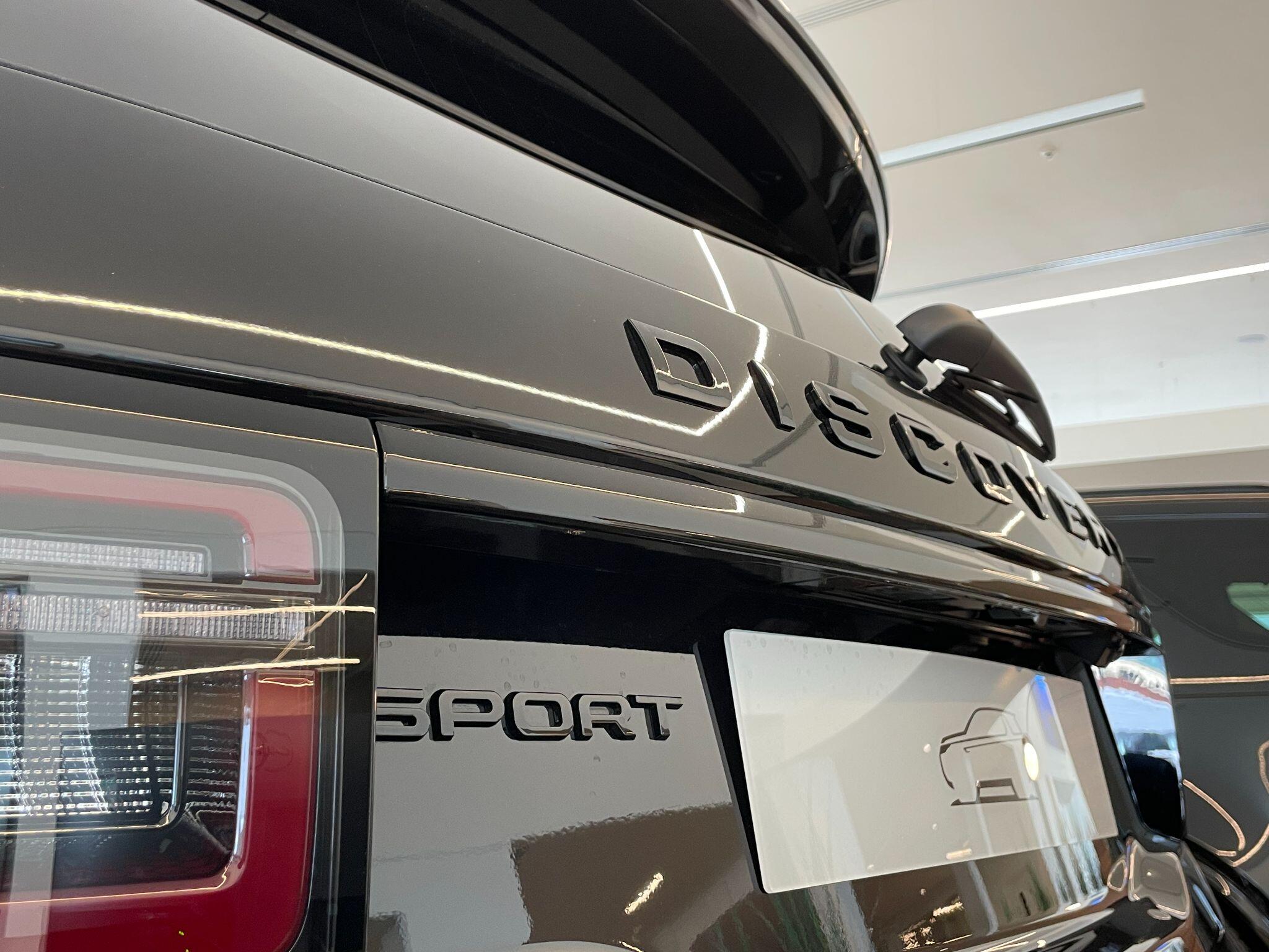 Land Rover Discovery Sport view 14