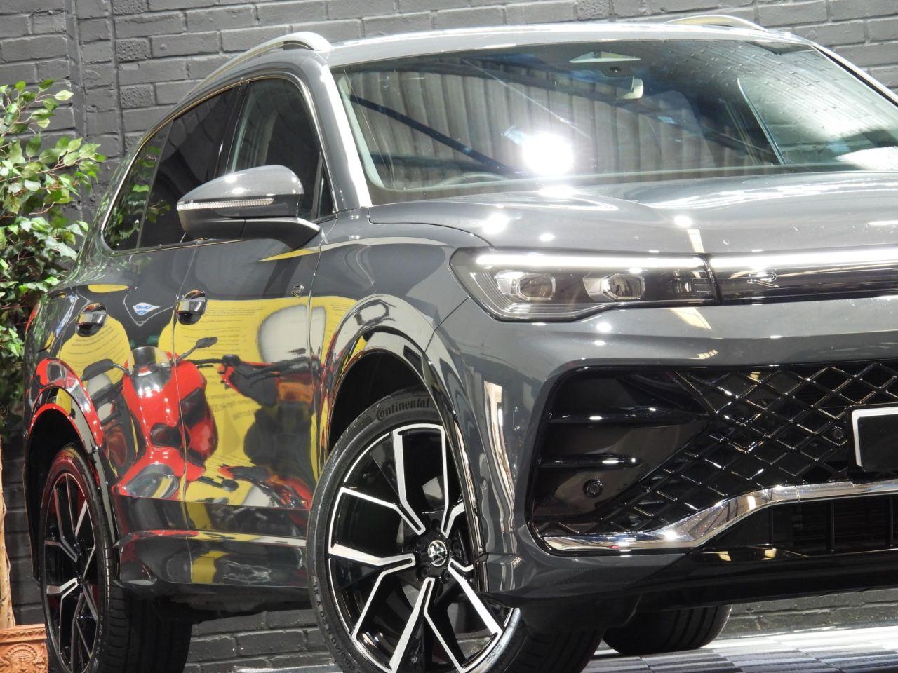 Volkswagen Tiguan view 6