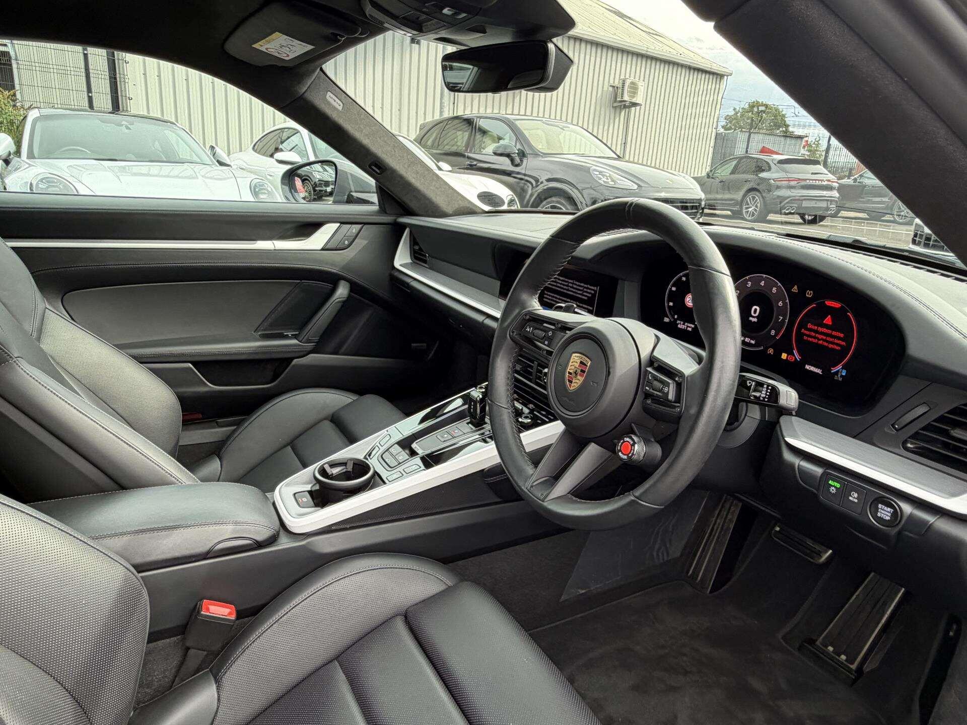 Porsche 911 view 11