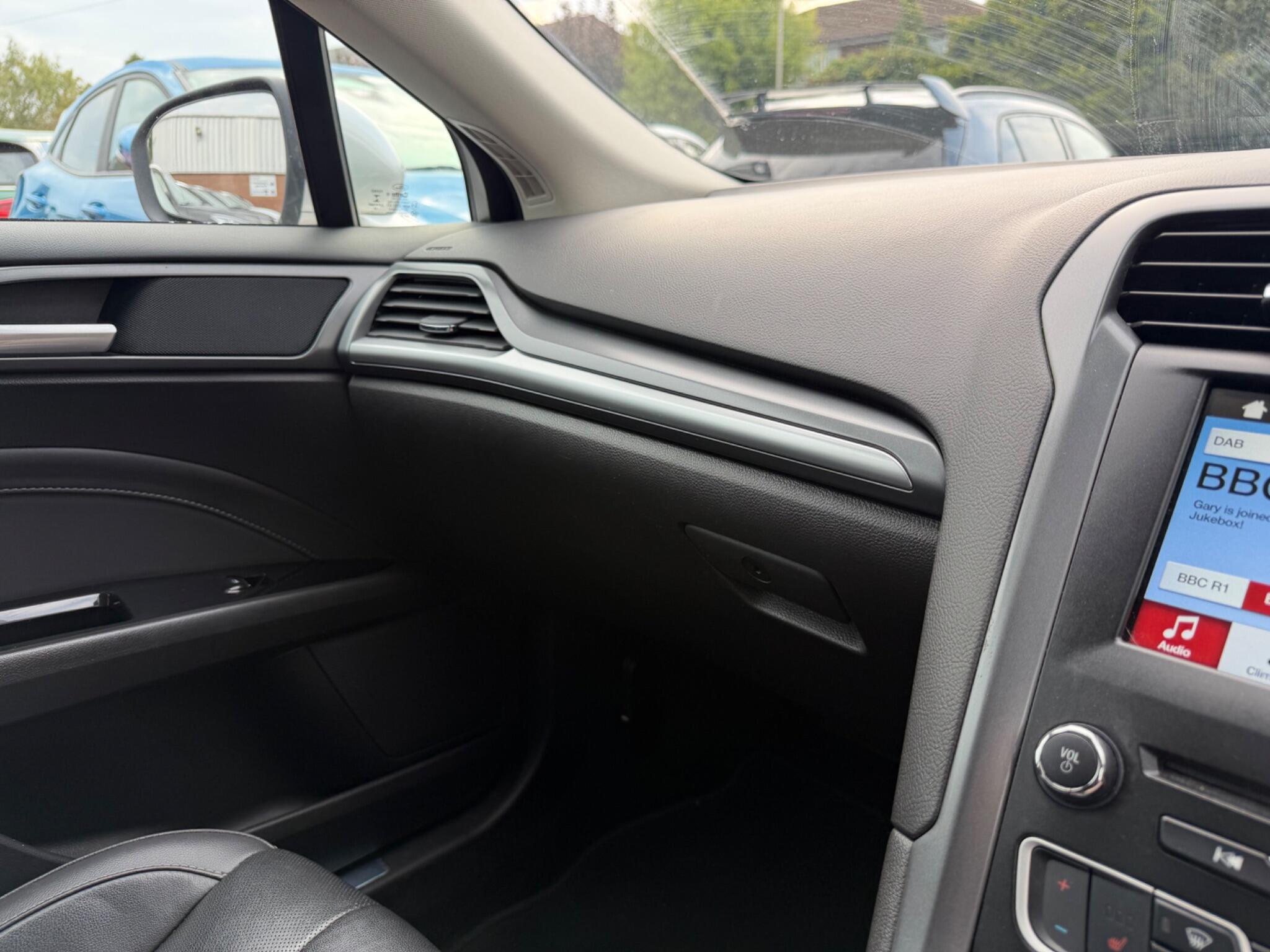 Ford Mondeo view 69
