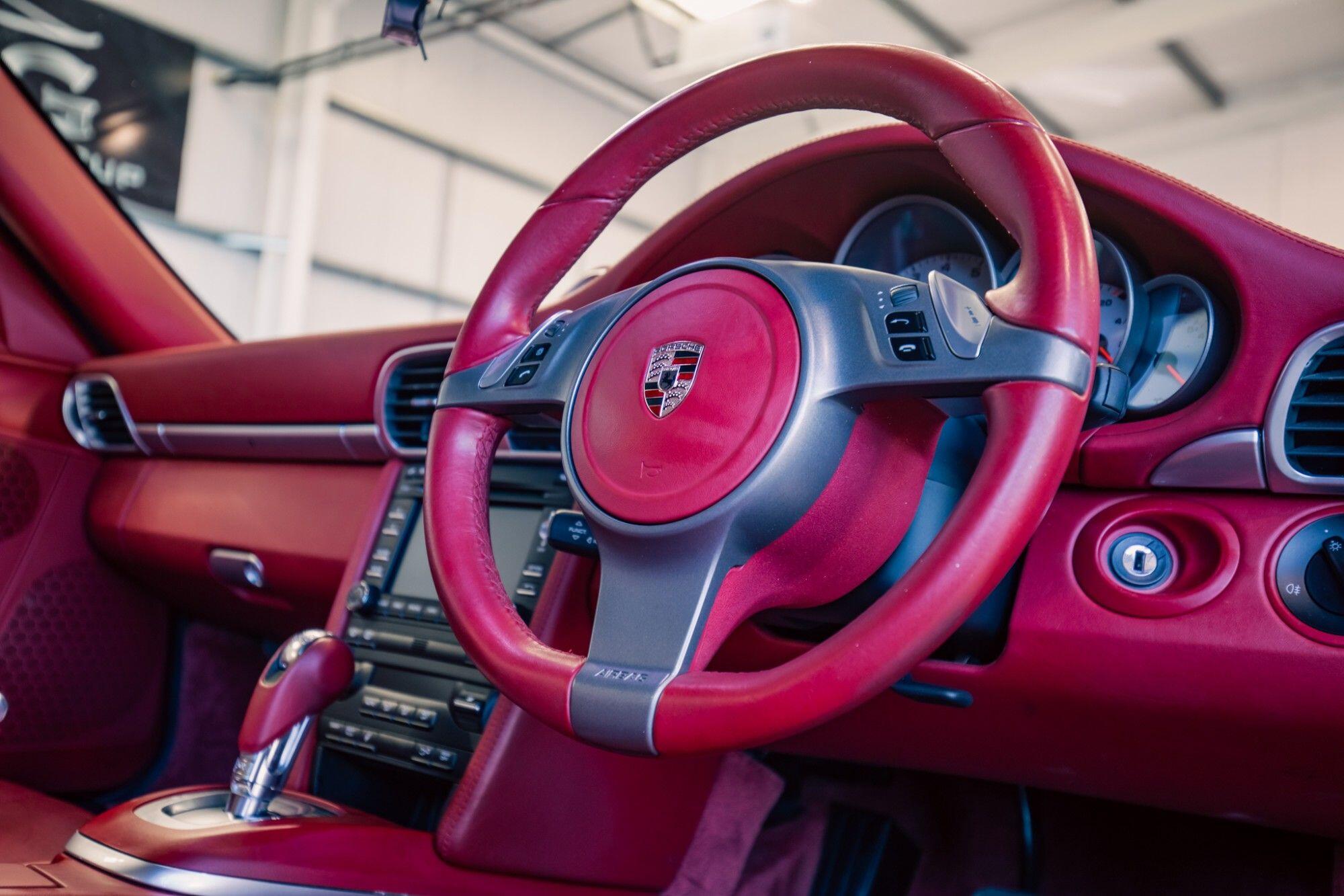 Porsche 911 view 33