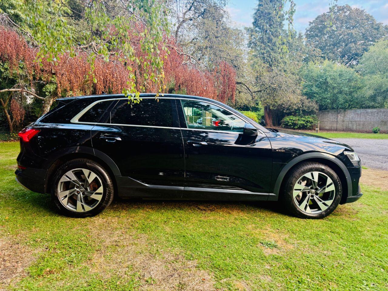 Audi e-tron view 17