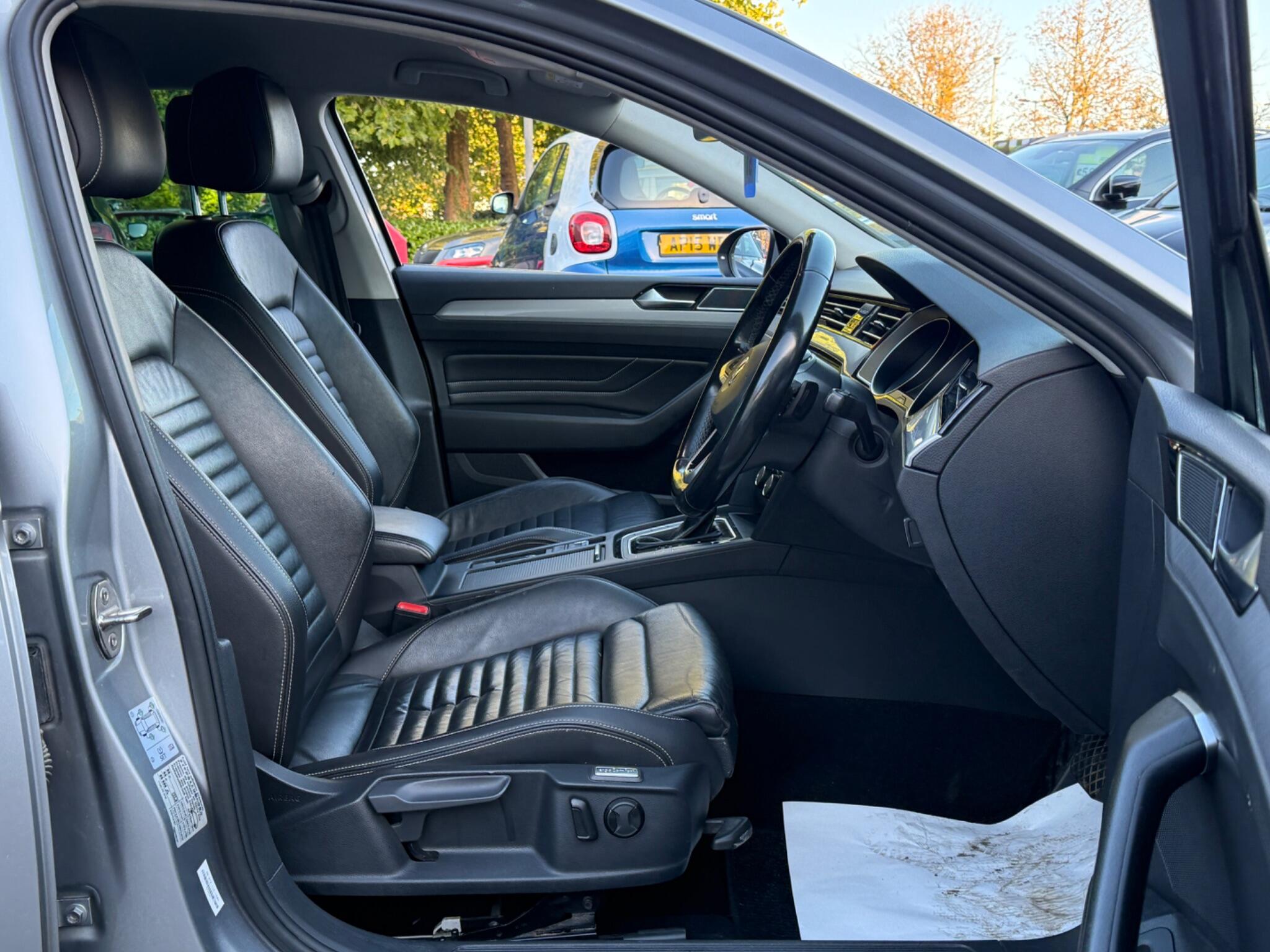 Volkswagen Passat - Image 31