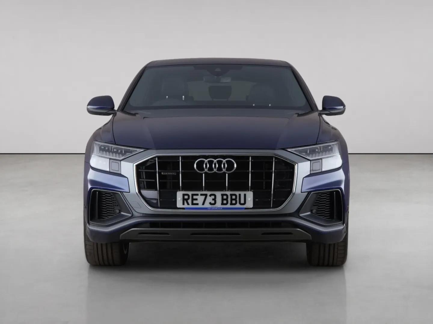 Audi Q8 view 5