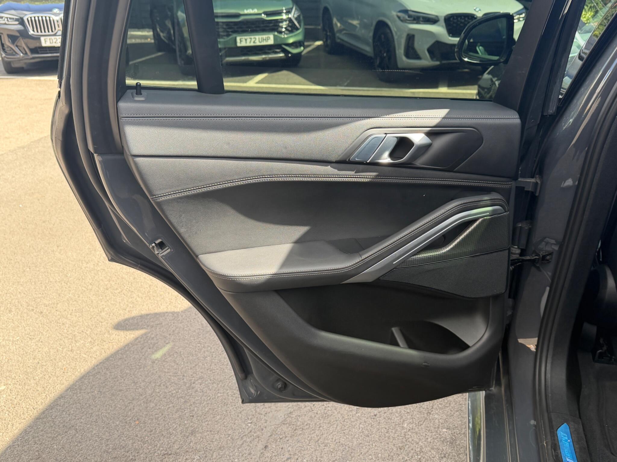 BMW X6 view 15