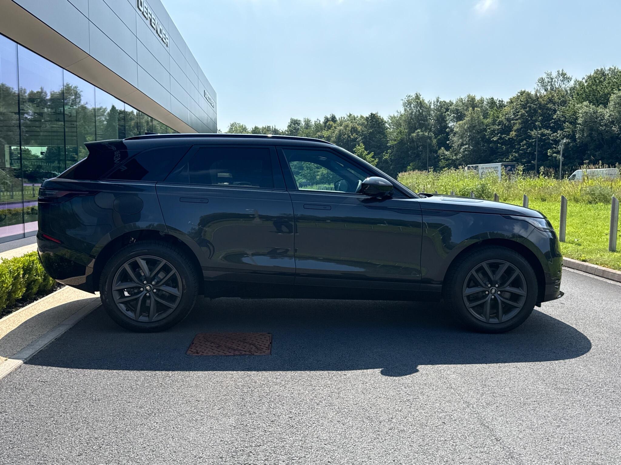 Land Rover Range Rover Velar view 4