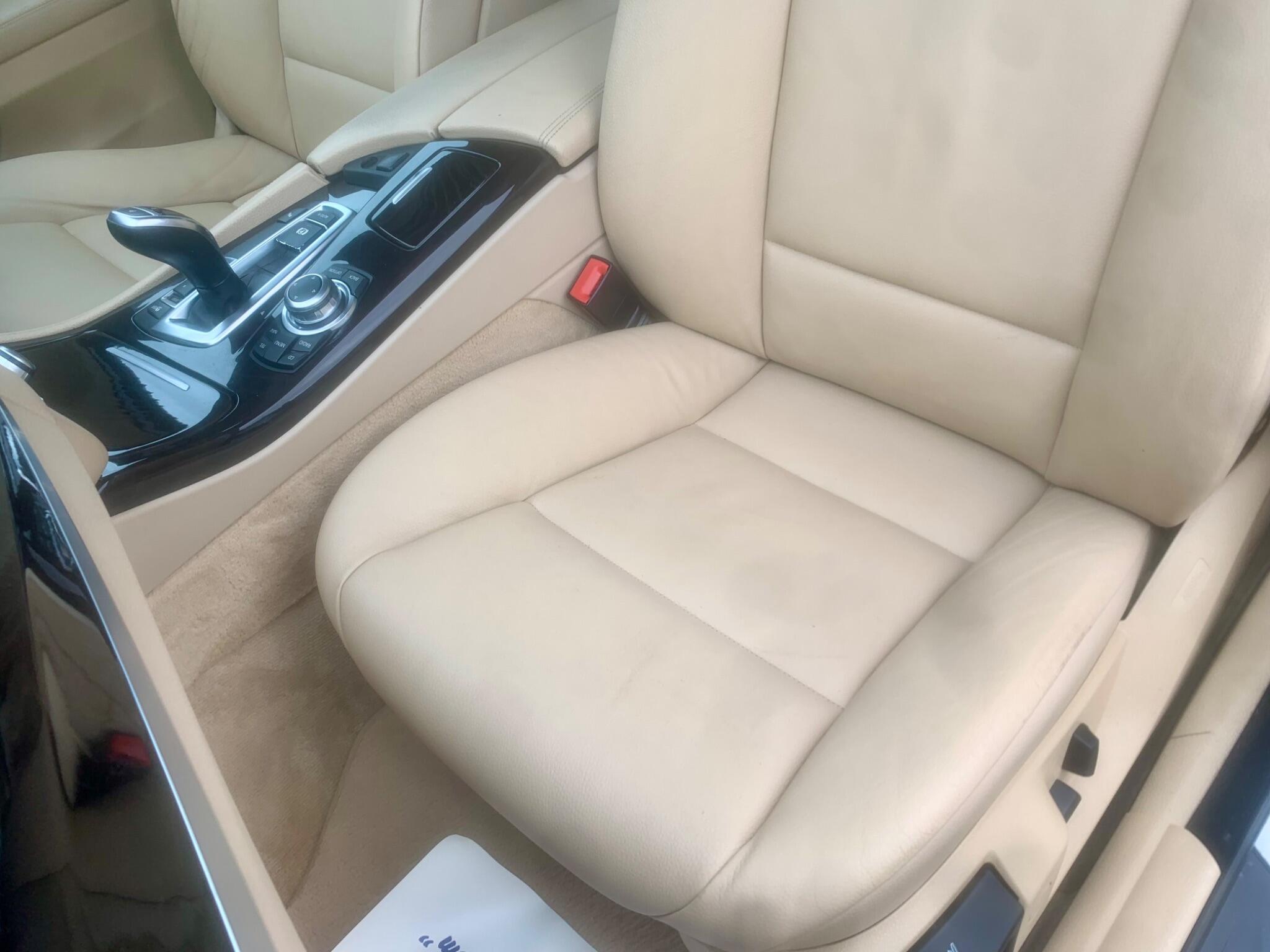 BMW 5 Series view 24