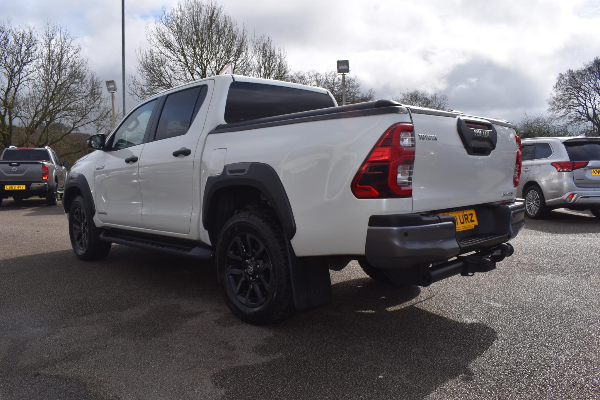 Hilux - 2.8 D-4D Invincible X 4WD Euro 6 (s/s) 4dr - Image 14