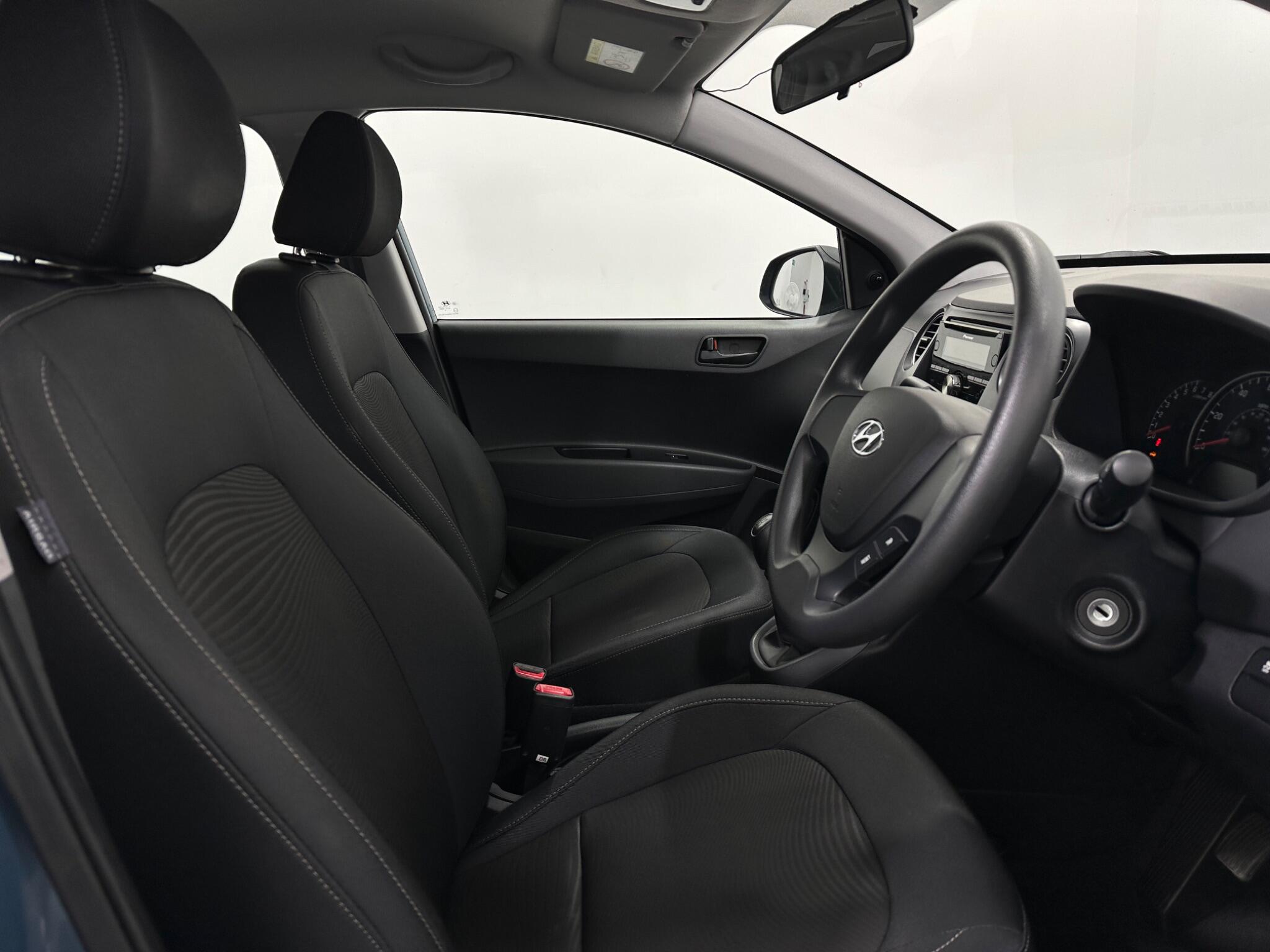 Hyundai i10 view 25