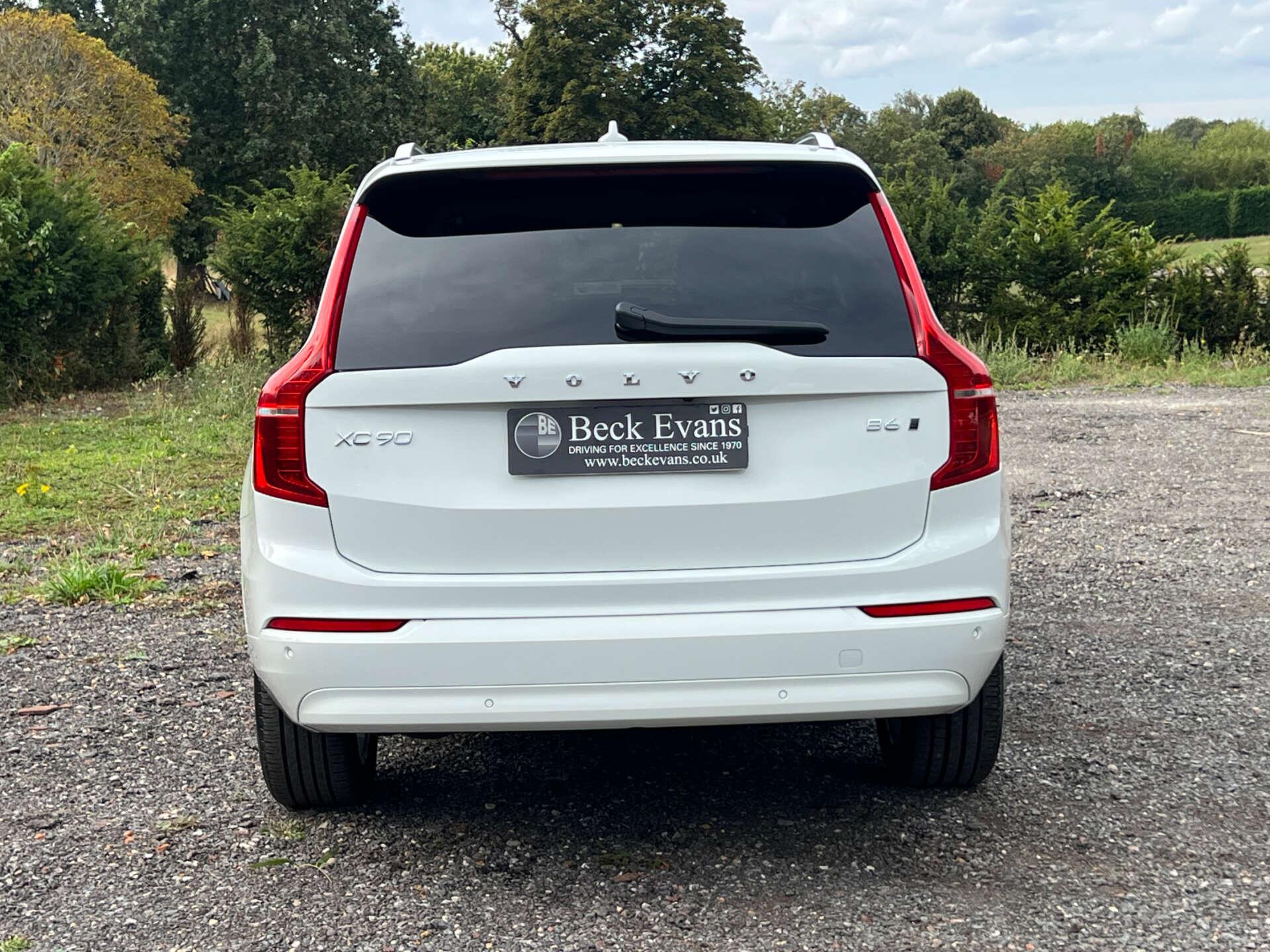 Volvo XC90 view 13