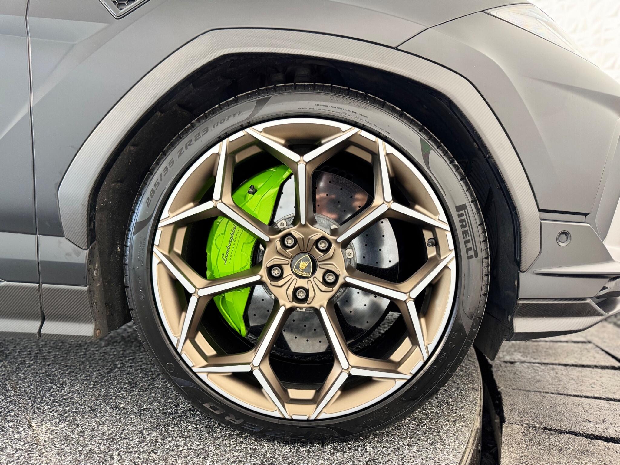 Lamborghini Urus view 27