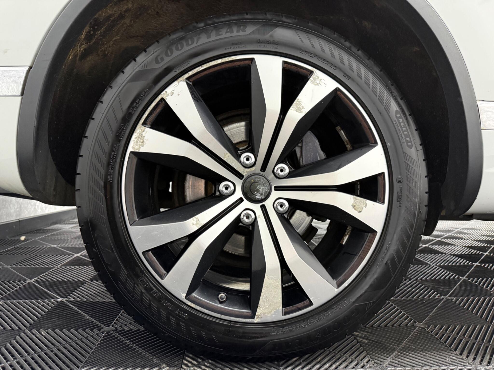 Volkswagen Touareg view 28
