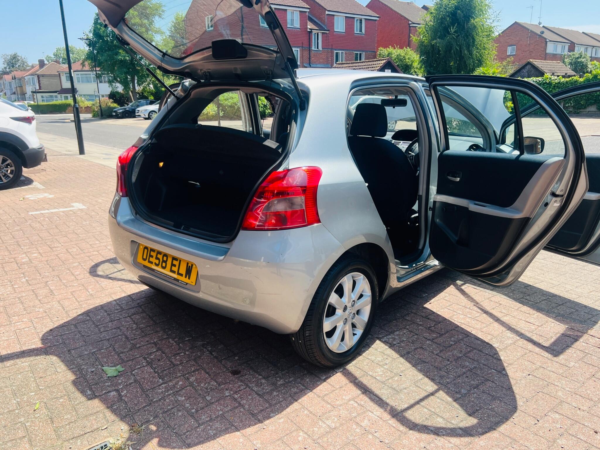 Toyota Yaris view 25