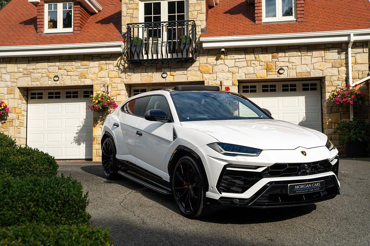 Lamborghini Urus view 96