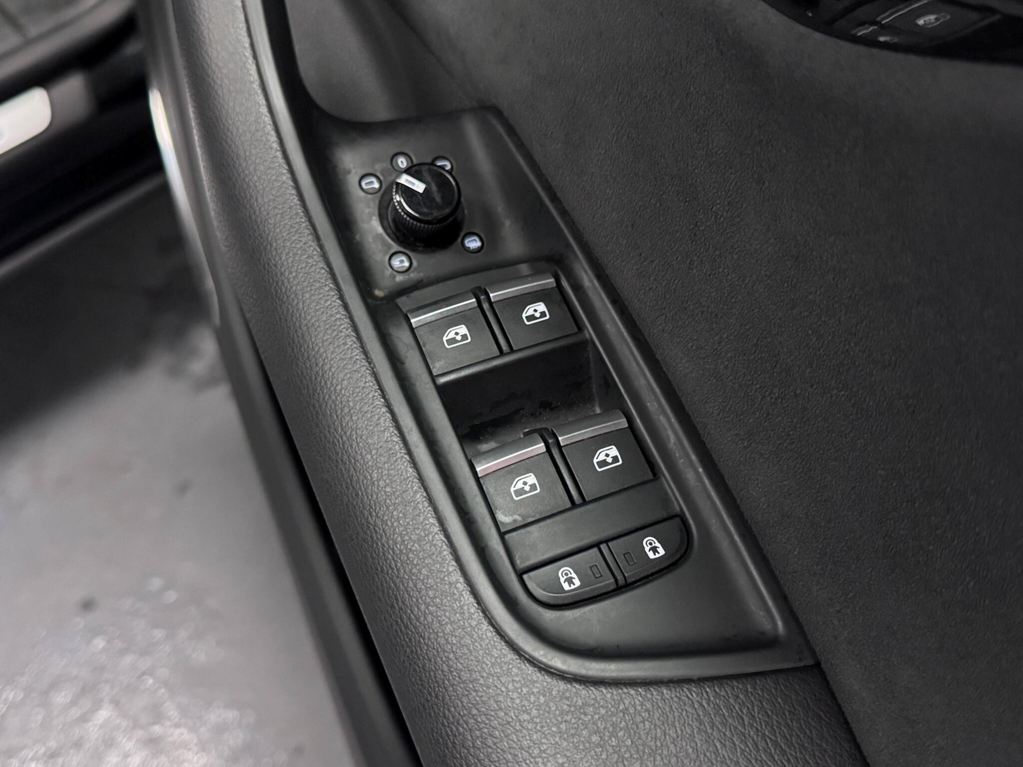 Audi Q8 view 17