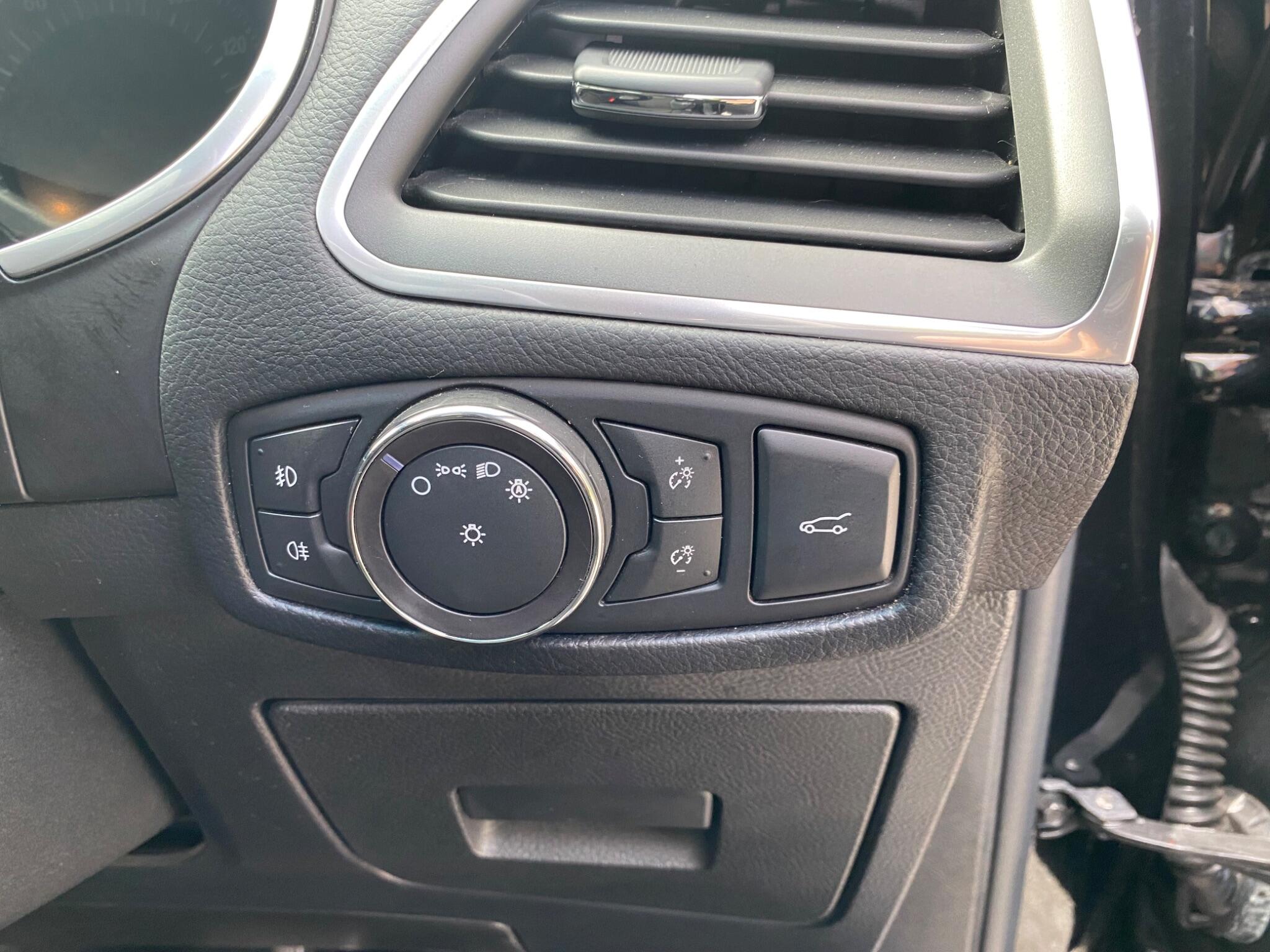 Ford Edge view 29