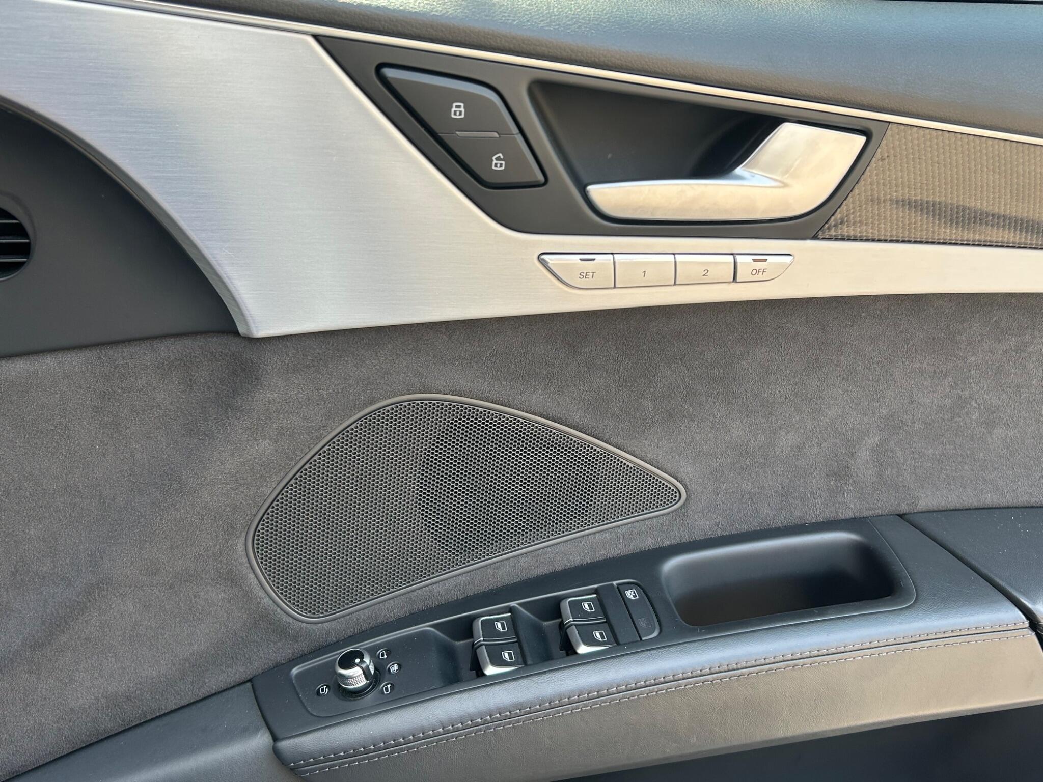 Audi S8 view 41