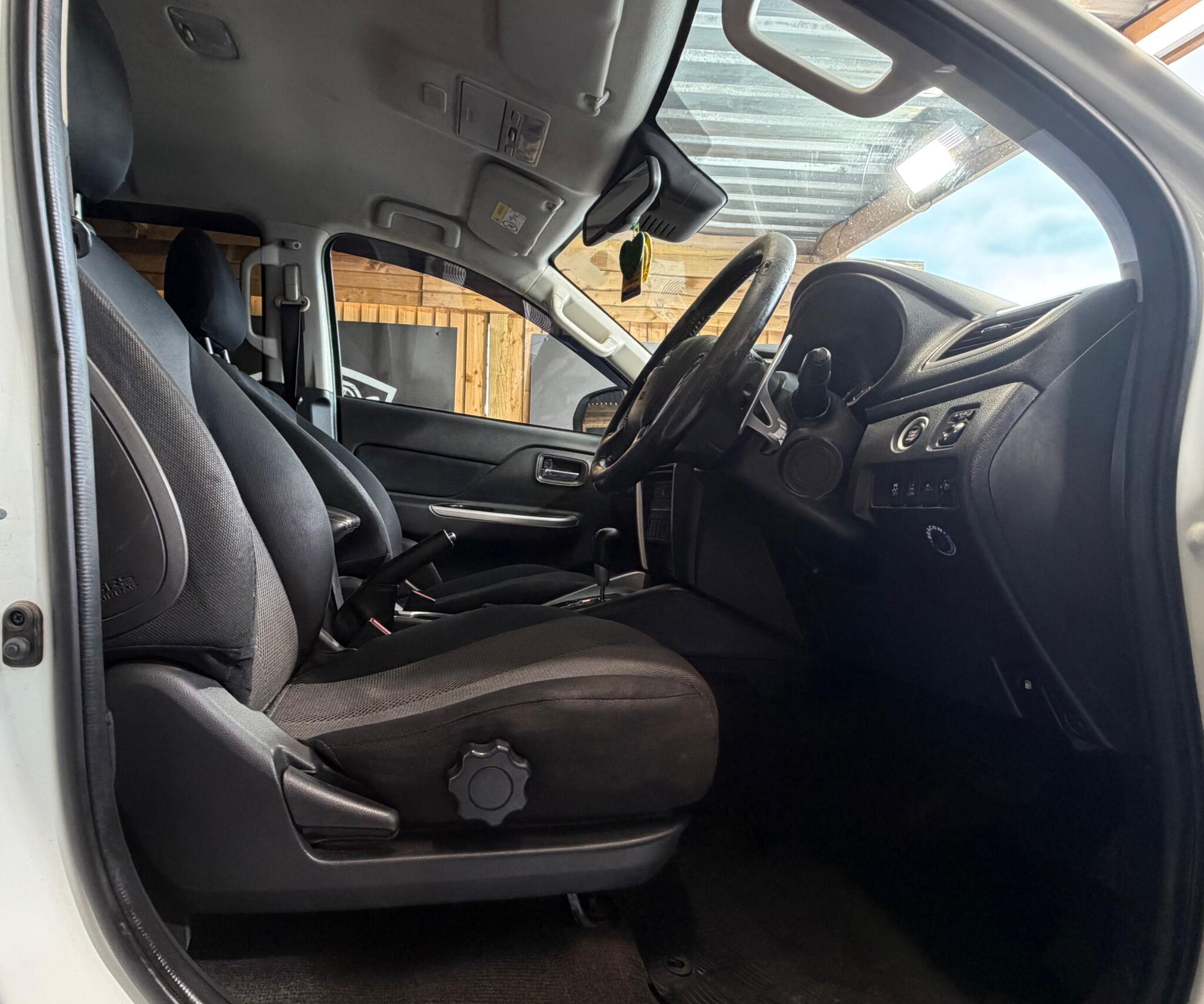 Mitsubishi L200 view 34