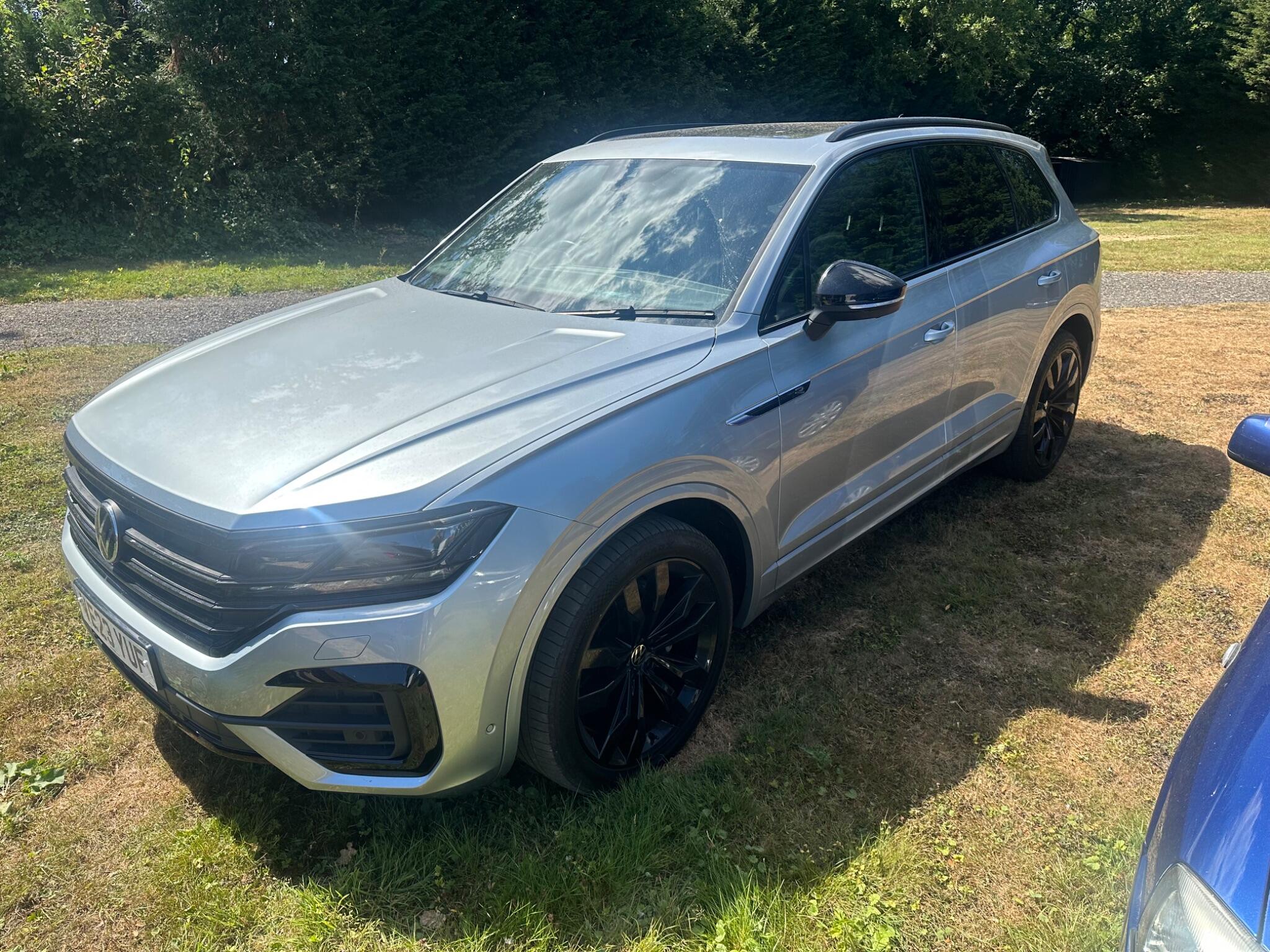 Volkswagen Touareg view 2