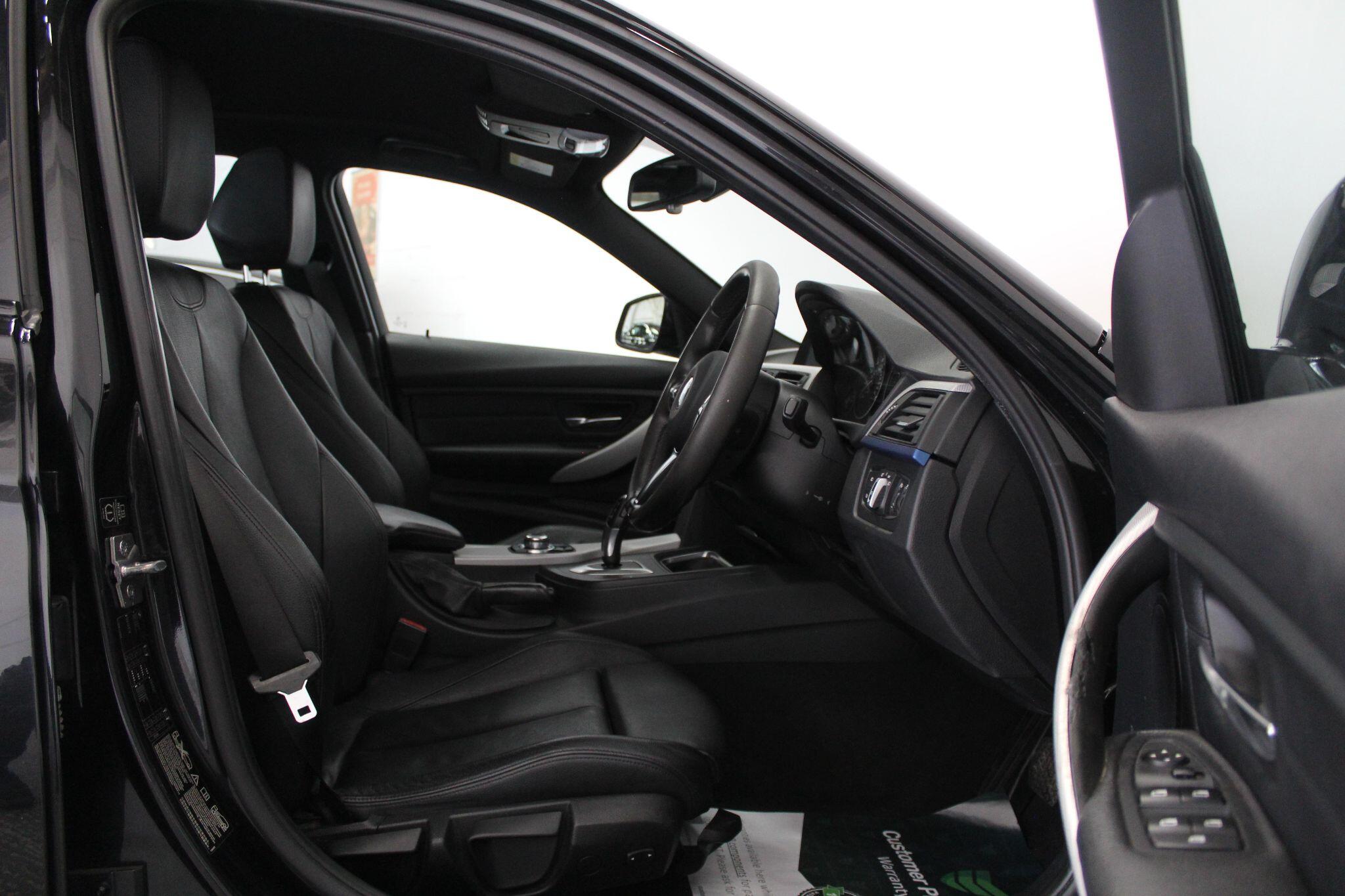 BMW 3 Series view 29