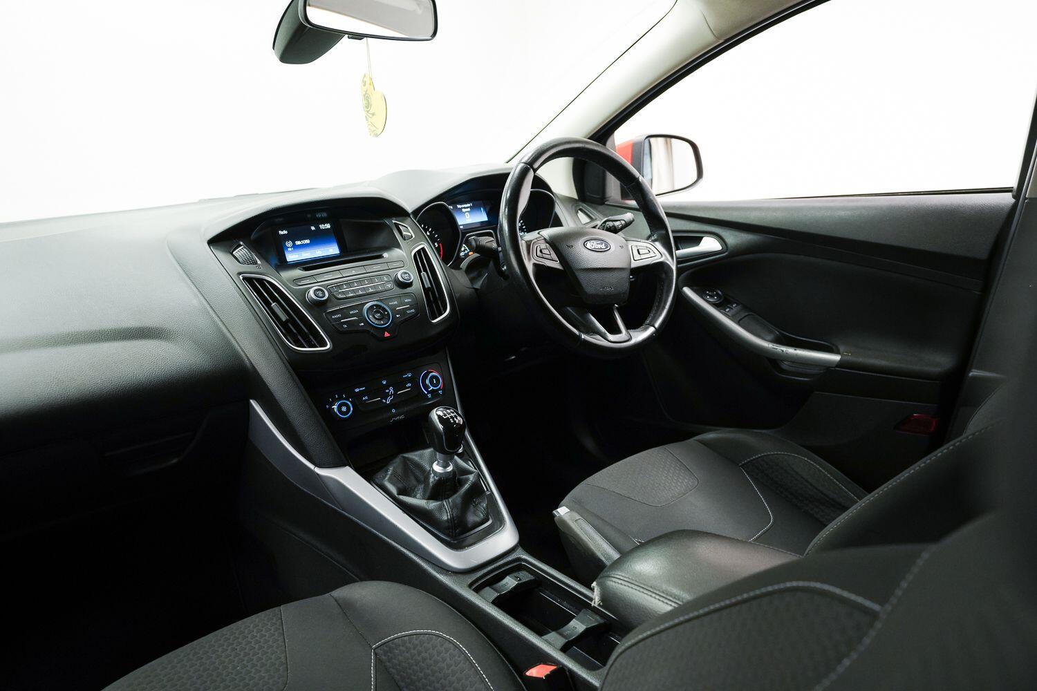 Ford Focus view 18