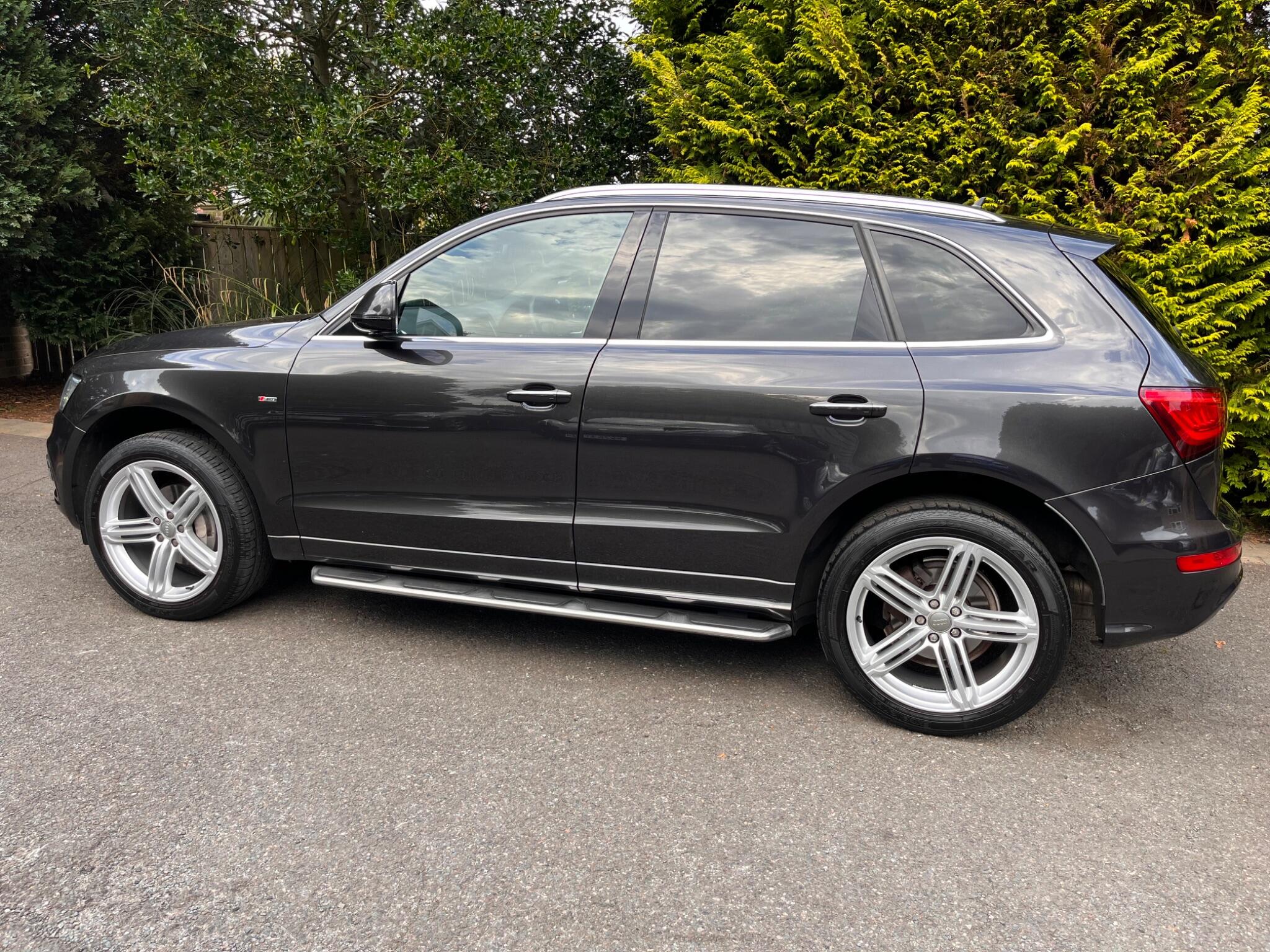 Audi Q5 view 9