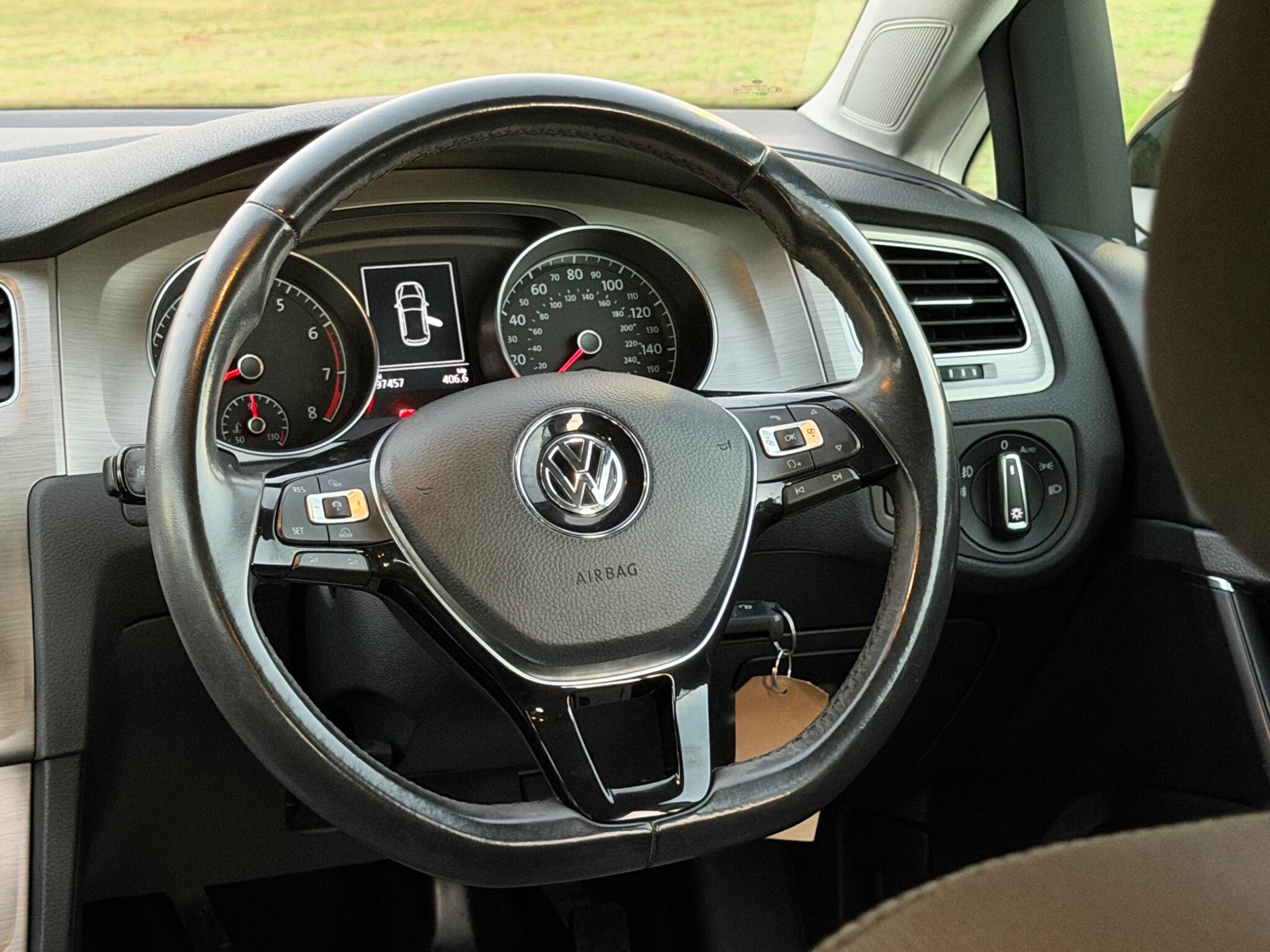 Volkswagen Golf view 34