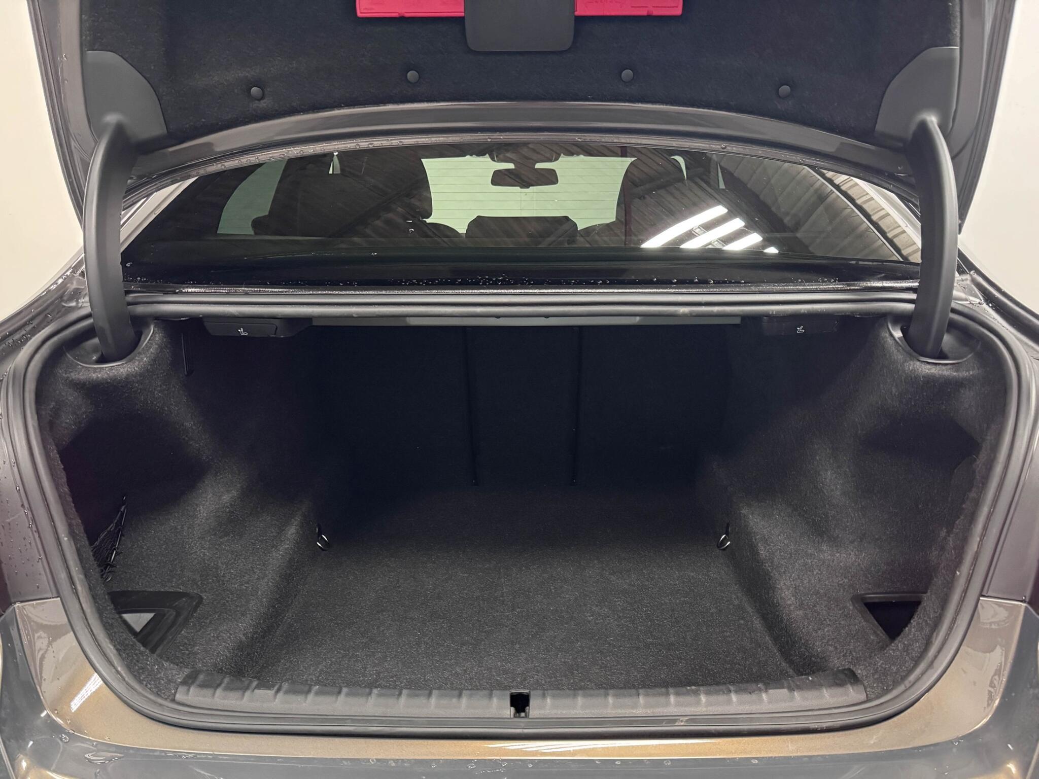 BMW 5 Series view 29