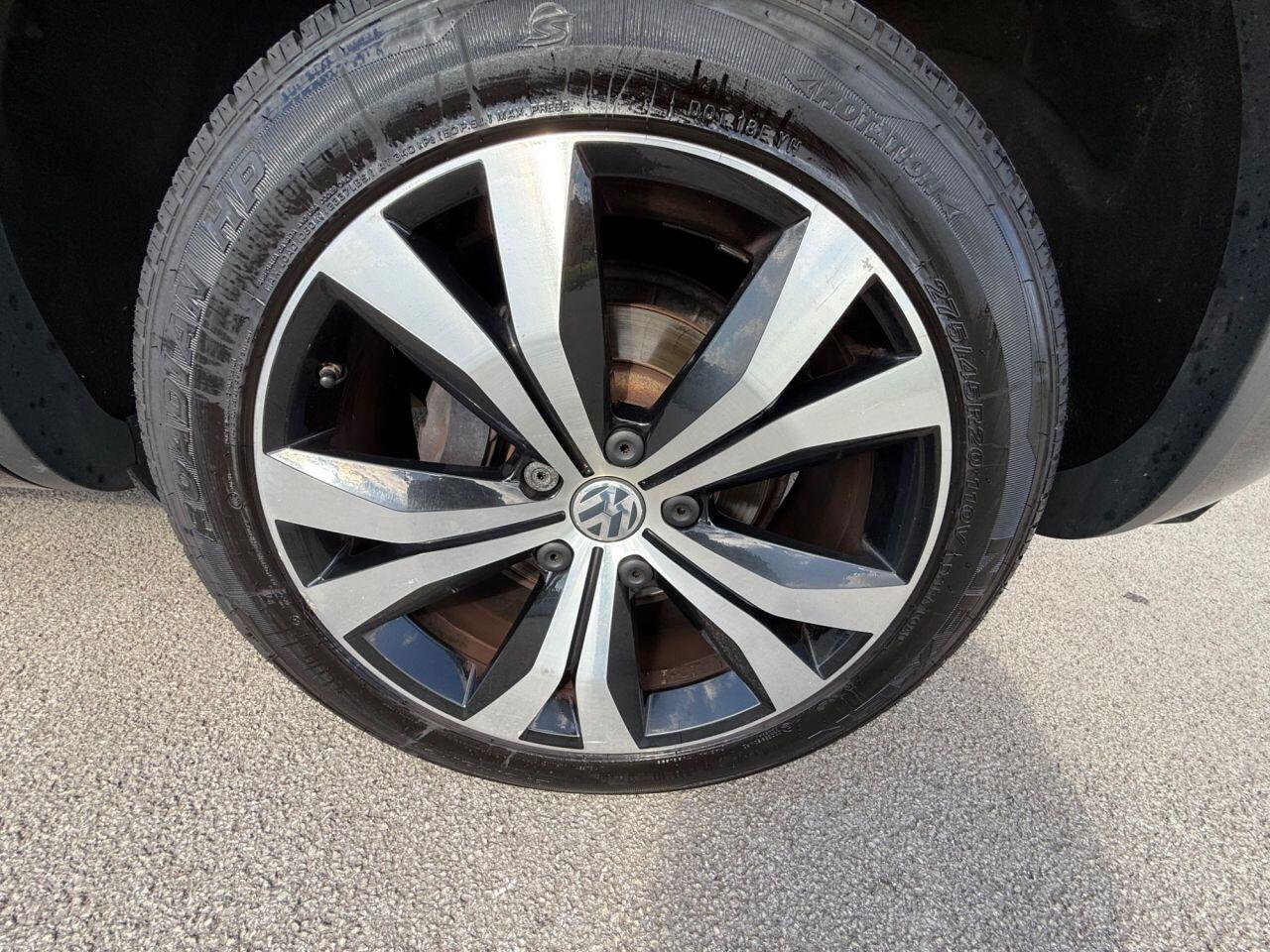 Volkswagen Touareg view 18