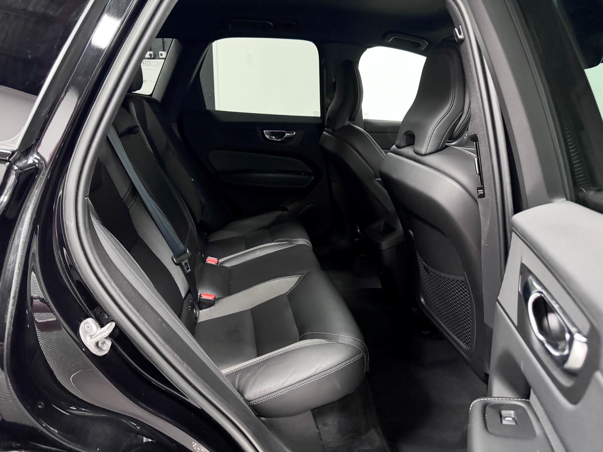 Volvo XC60 view 9
