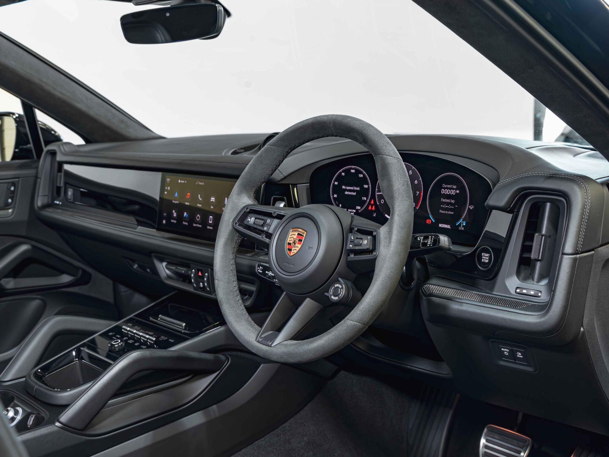 Porsche Cayenne view 18