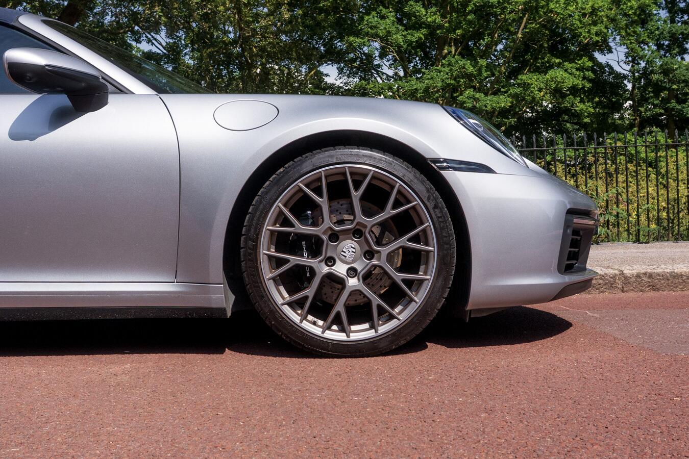Porsche 911 view 8