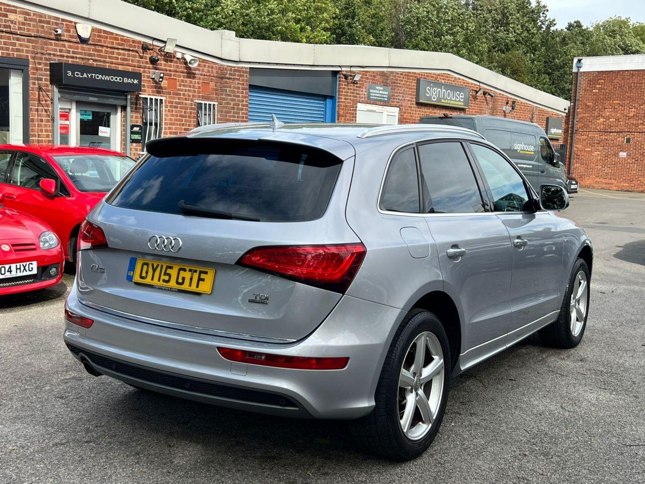 Audi Q5 view 8