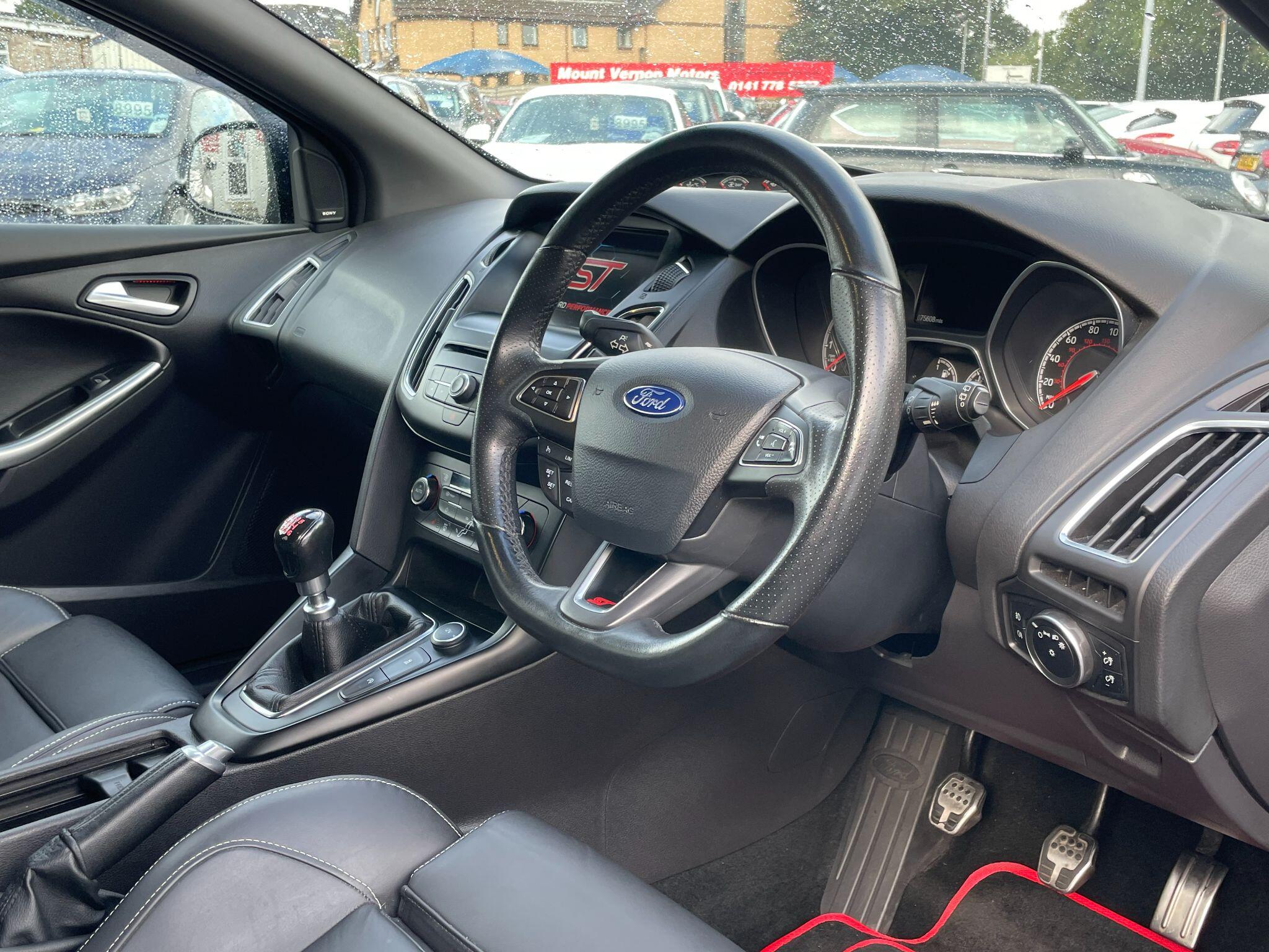 Ford Focus view 19
