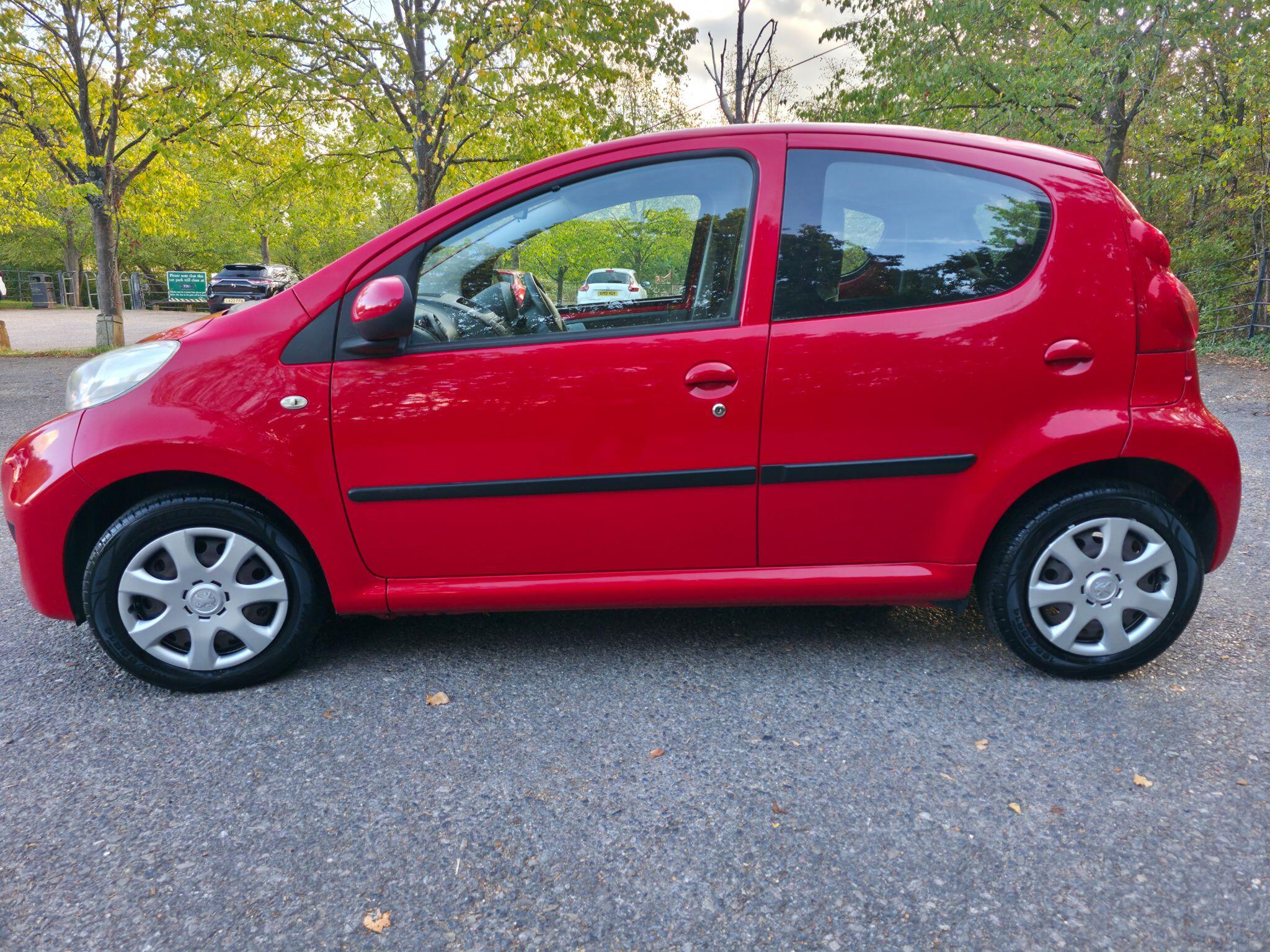 Peugeot 107 view 8