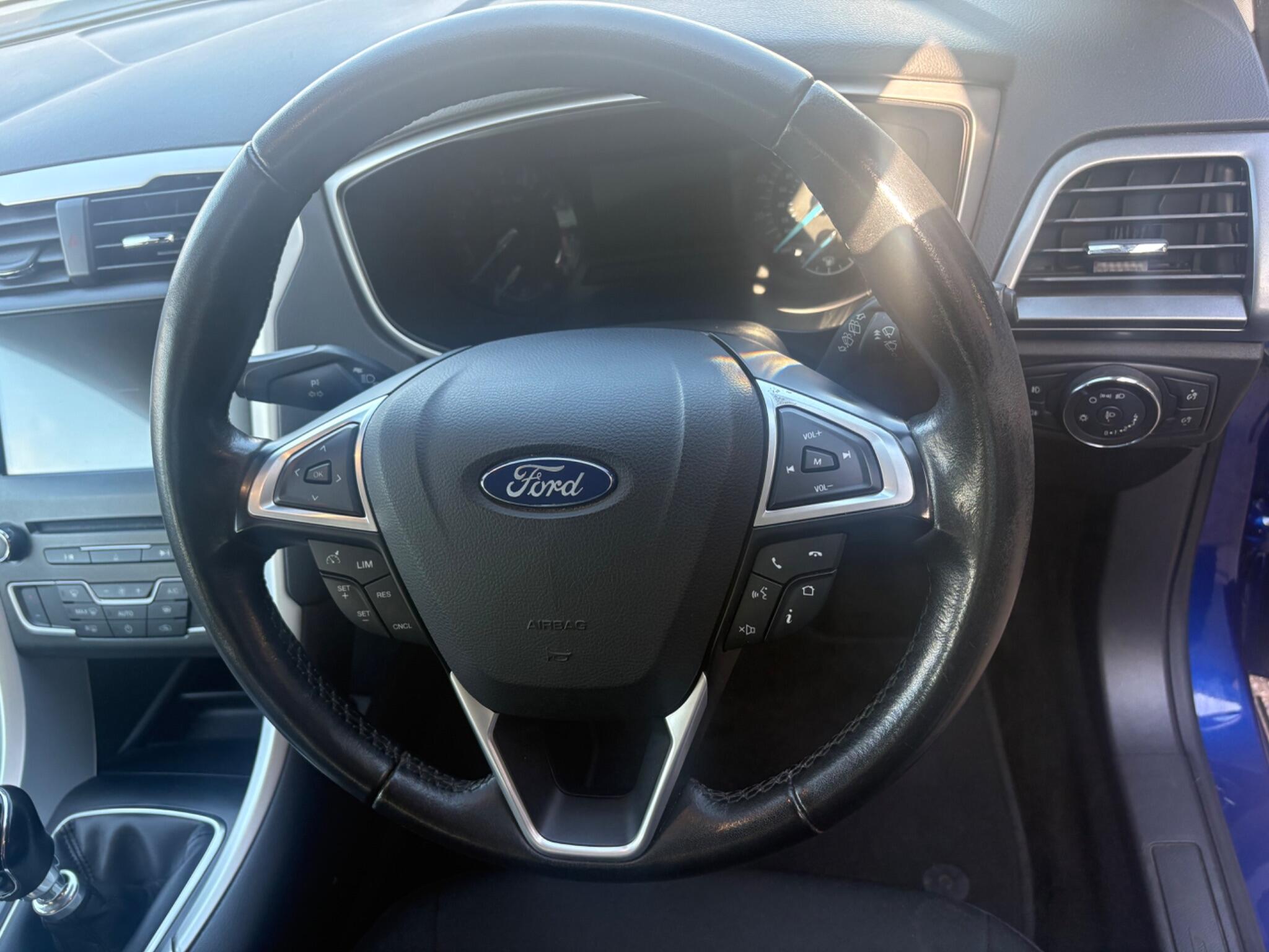 Ford Mondeo view 28