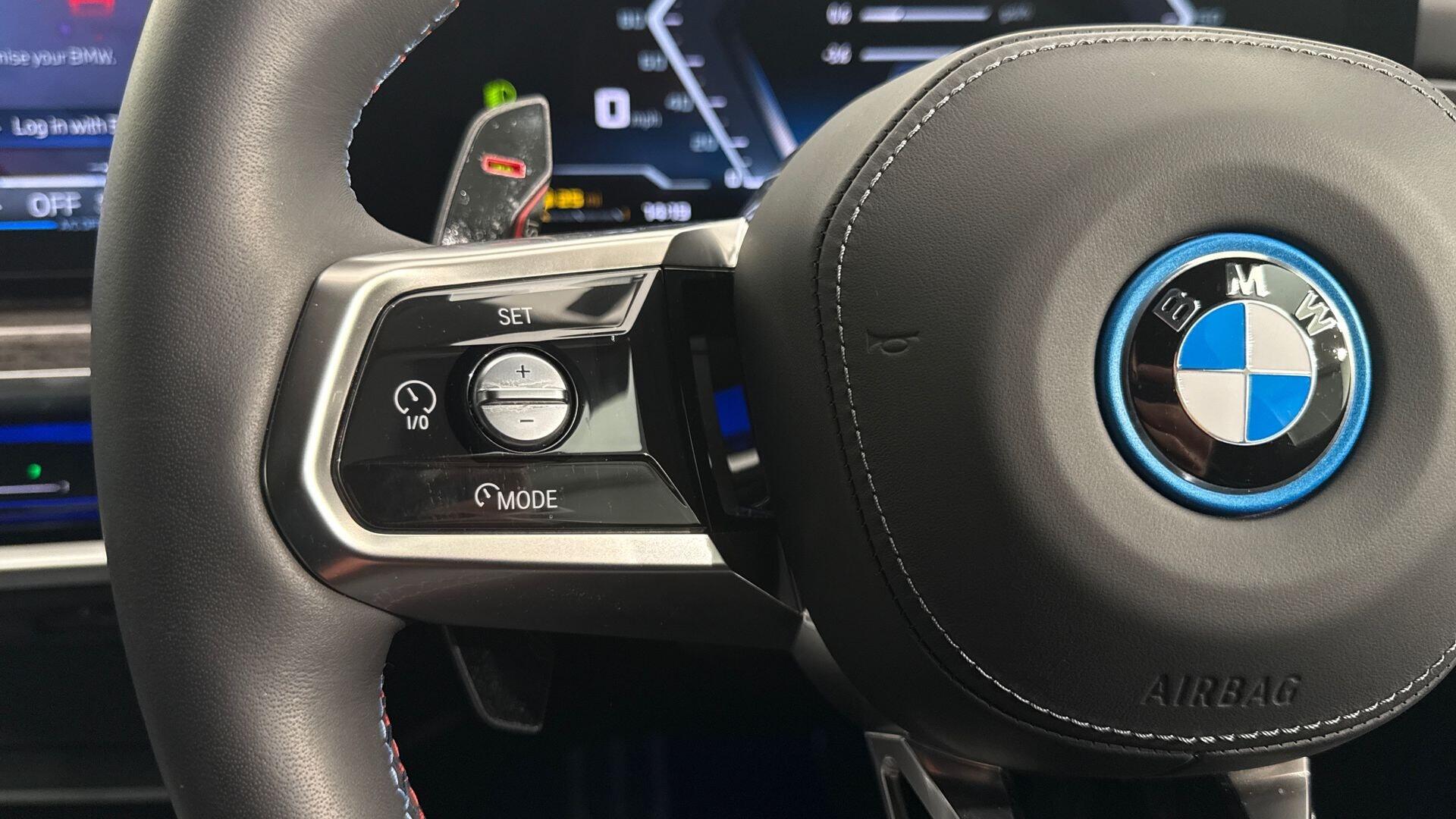 BMW 7 Series view 17