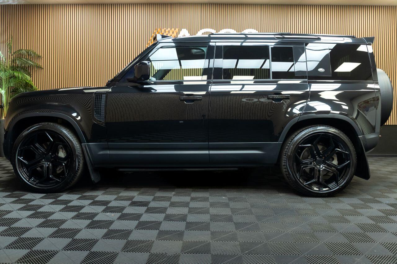 Land Rover Defender 110 view 4