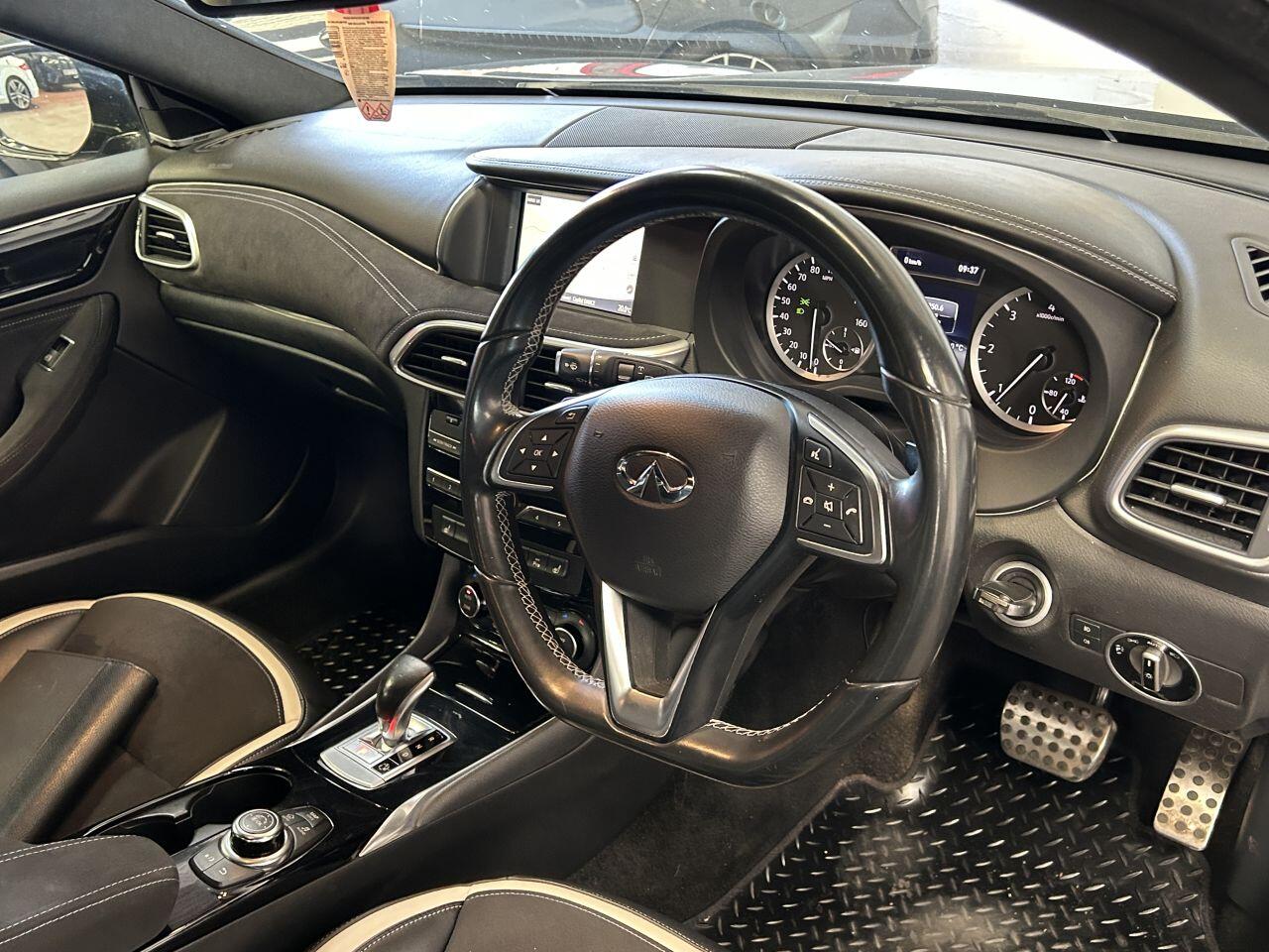 Infiniti Q30 view 28