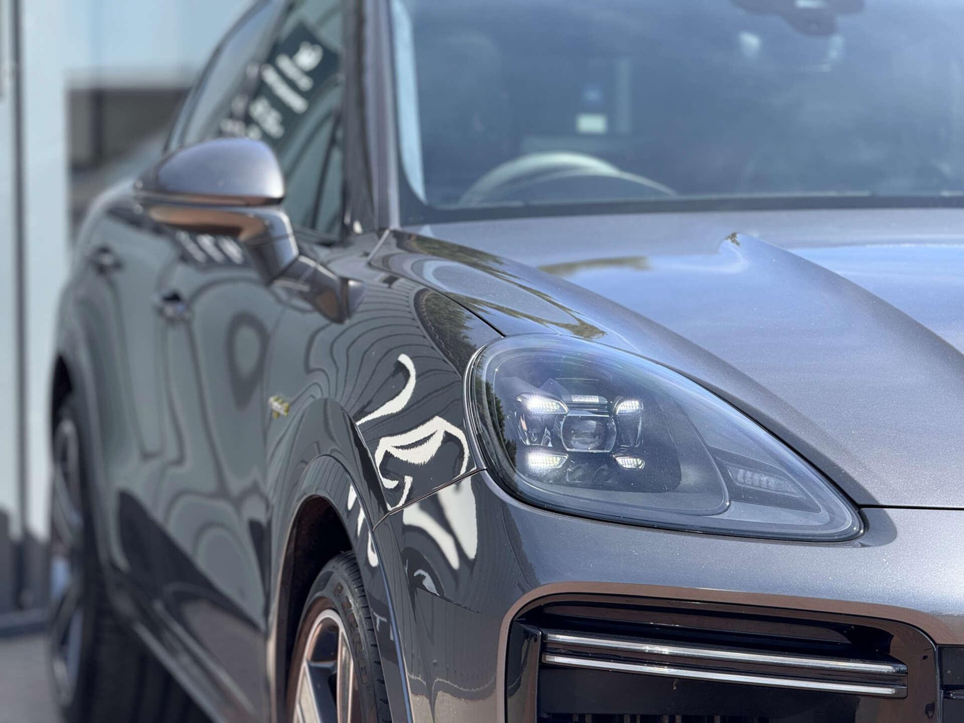 Porsche Cayenne view 14