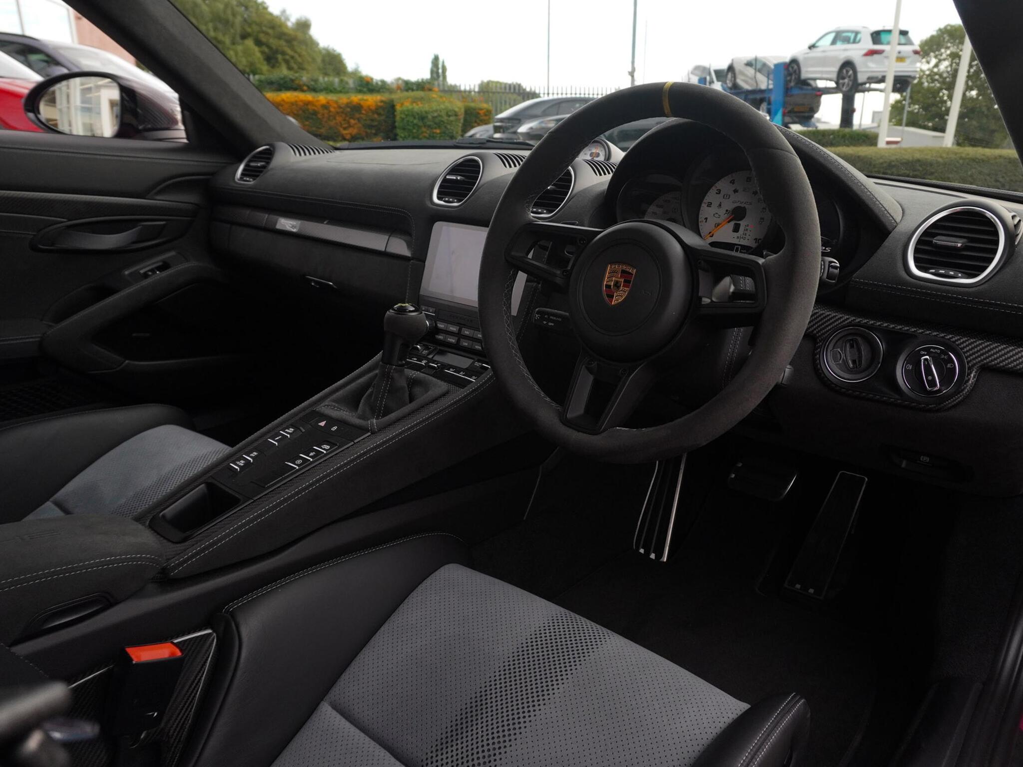 Porsche Cayman view 10