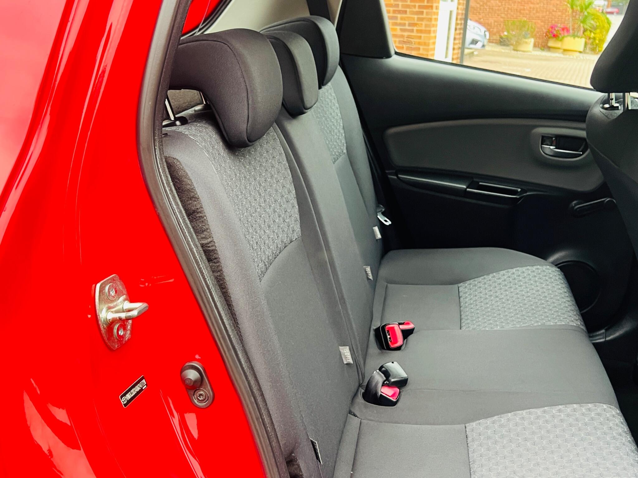 Toyota Yaris view 34