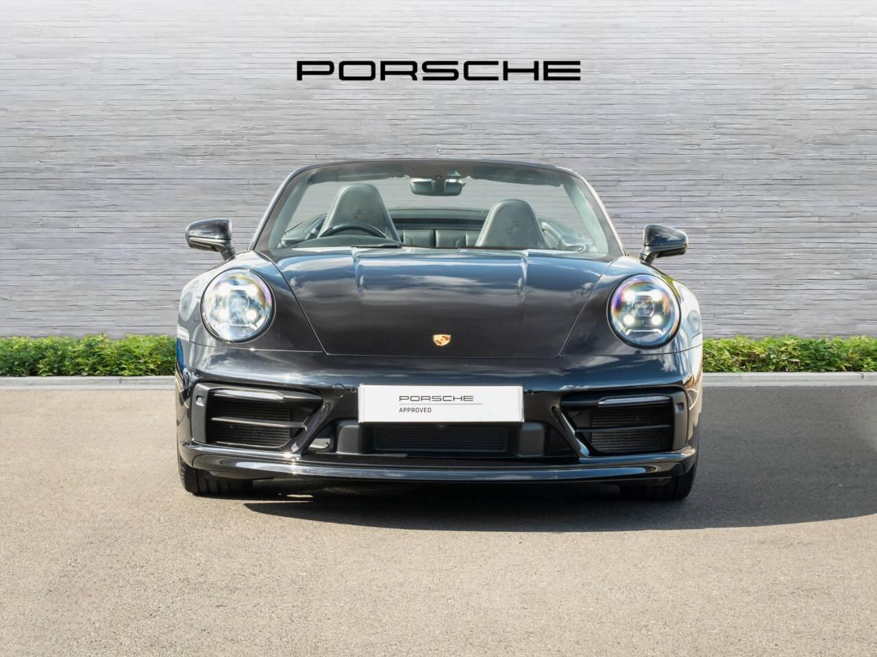 Porsche 911 view 6