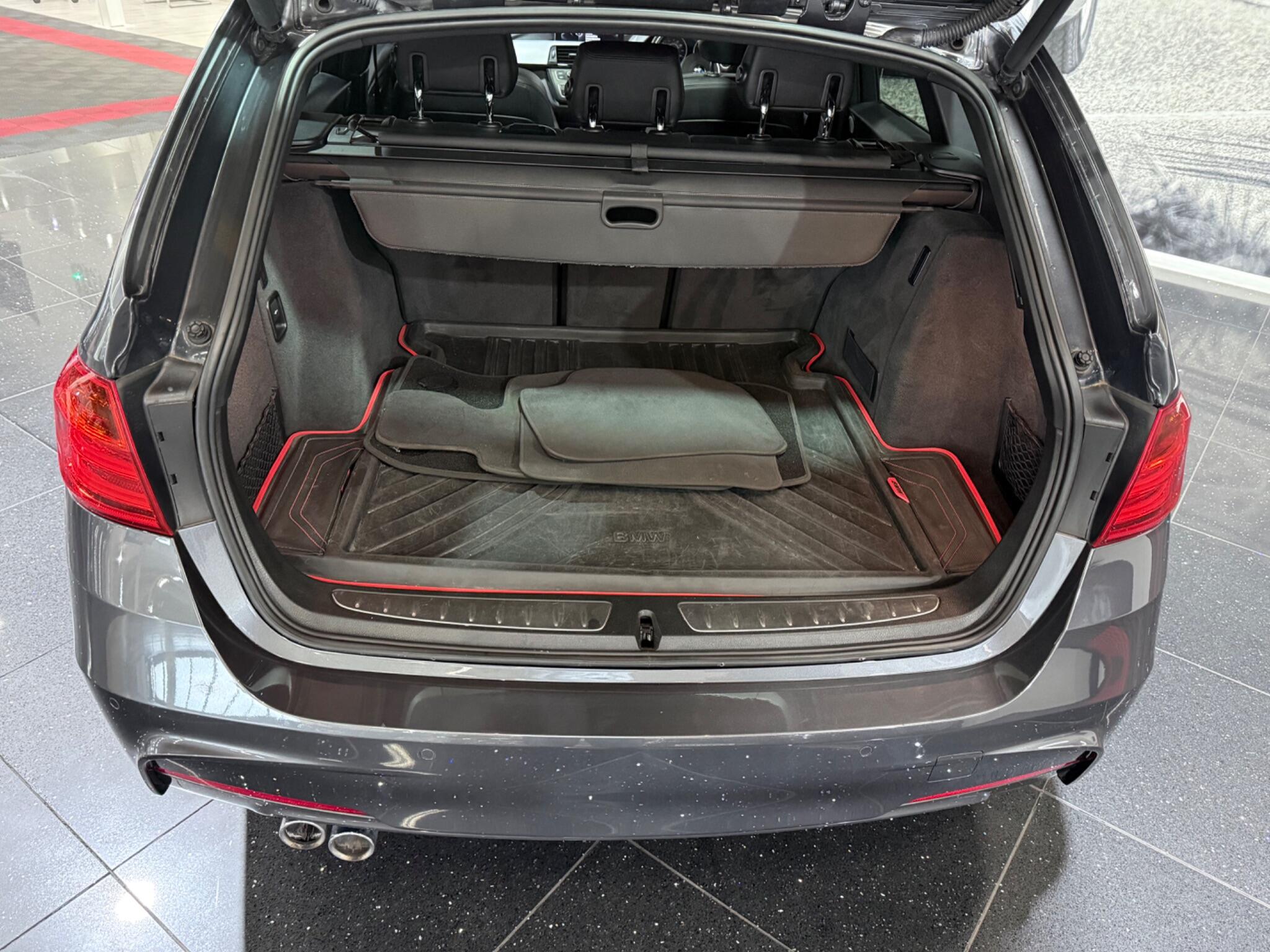 BMW 3 Series view 22
