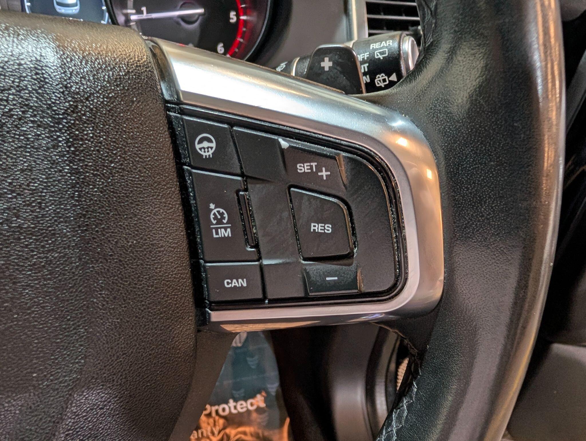 Land Rover Discovery Sport view 33