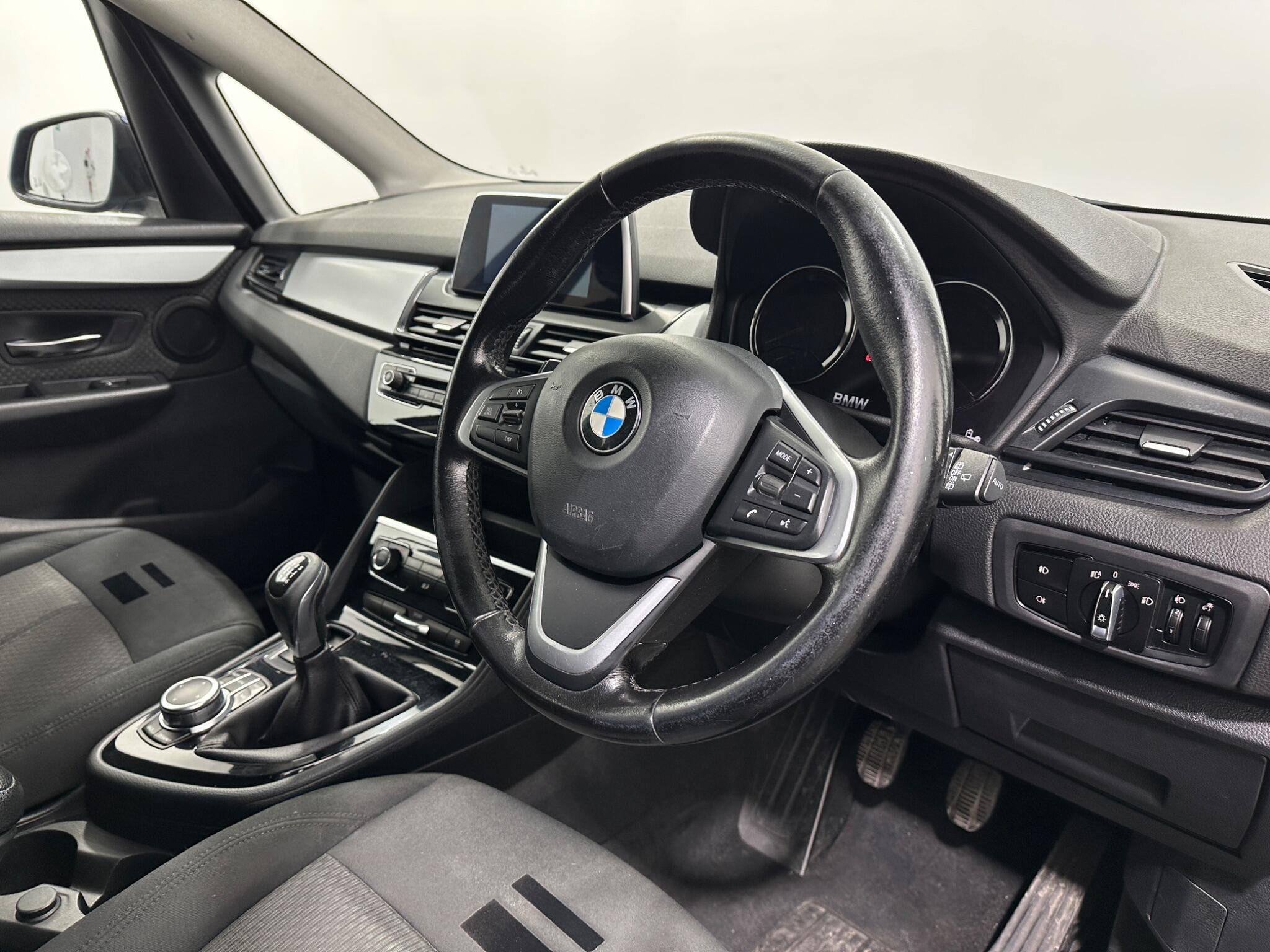 BMW 2 Series view 11