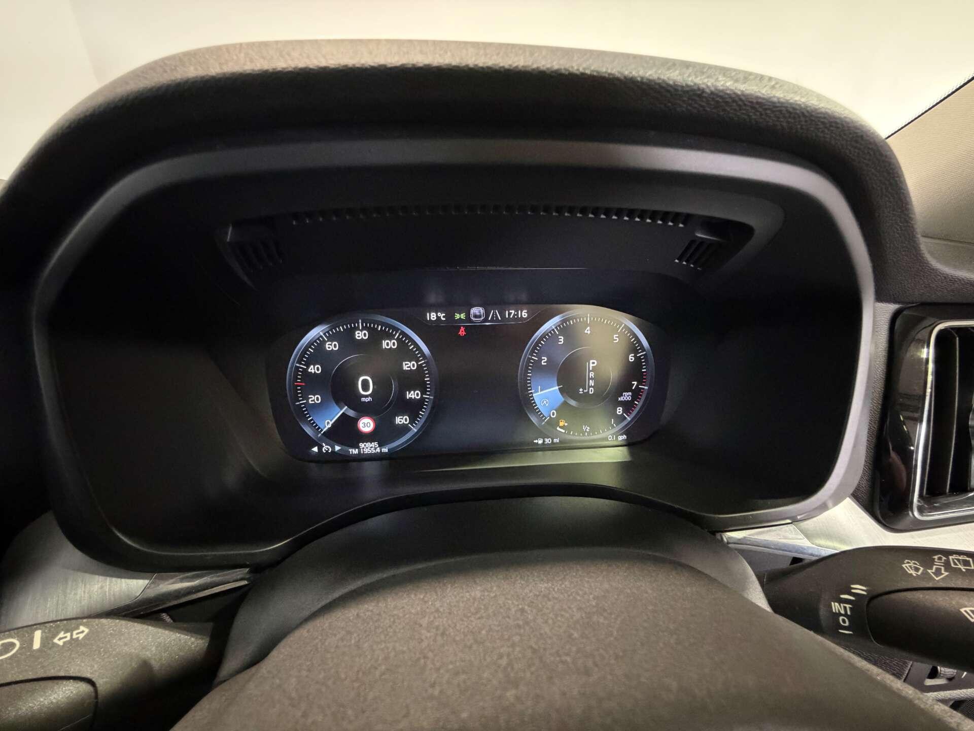 Volvo XC60 view 34